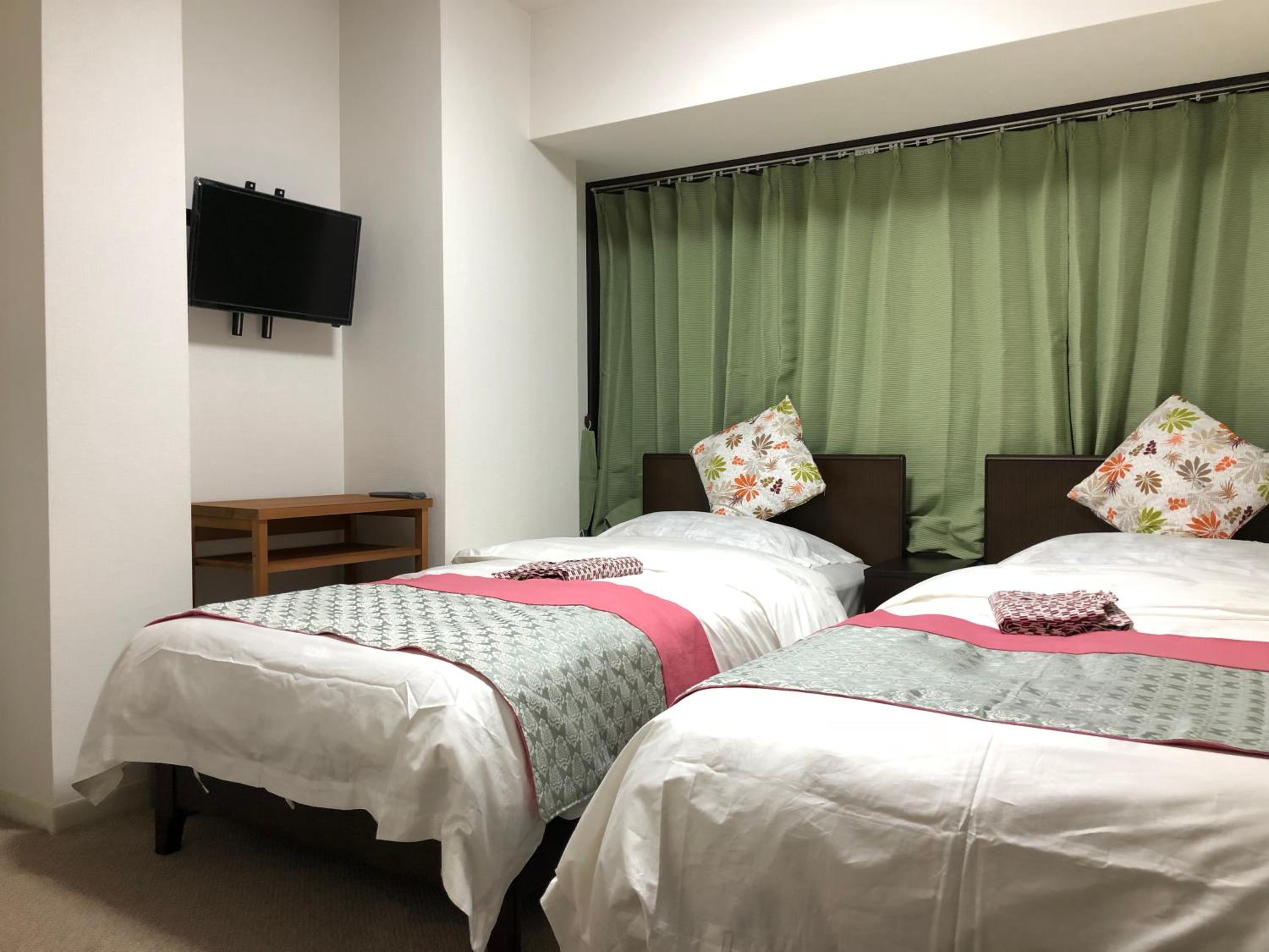 Twin Room with Bathroom photo 3