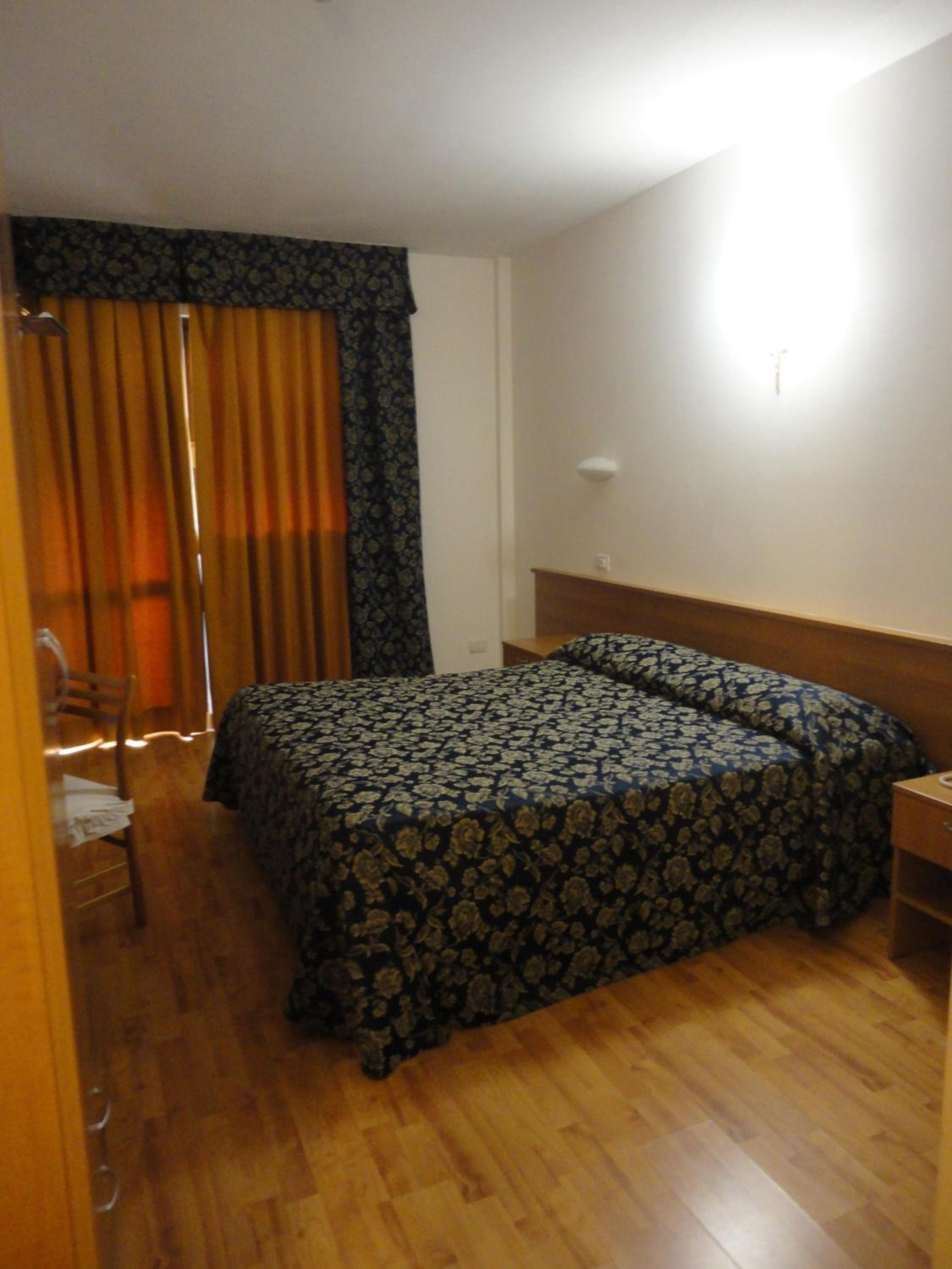 Double or Twin Room photo 3