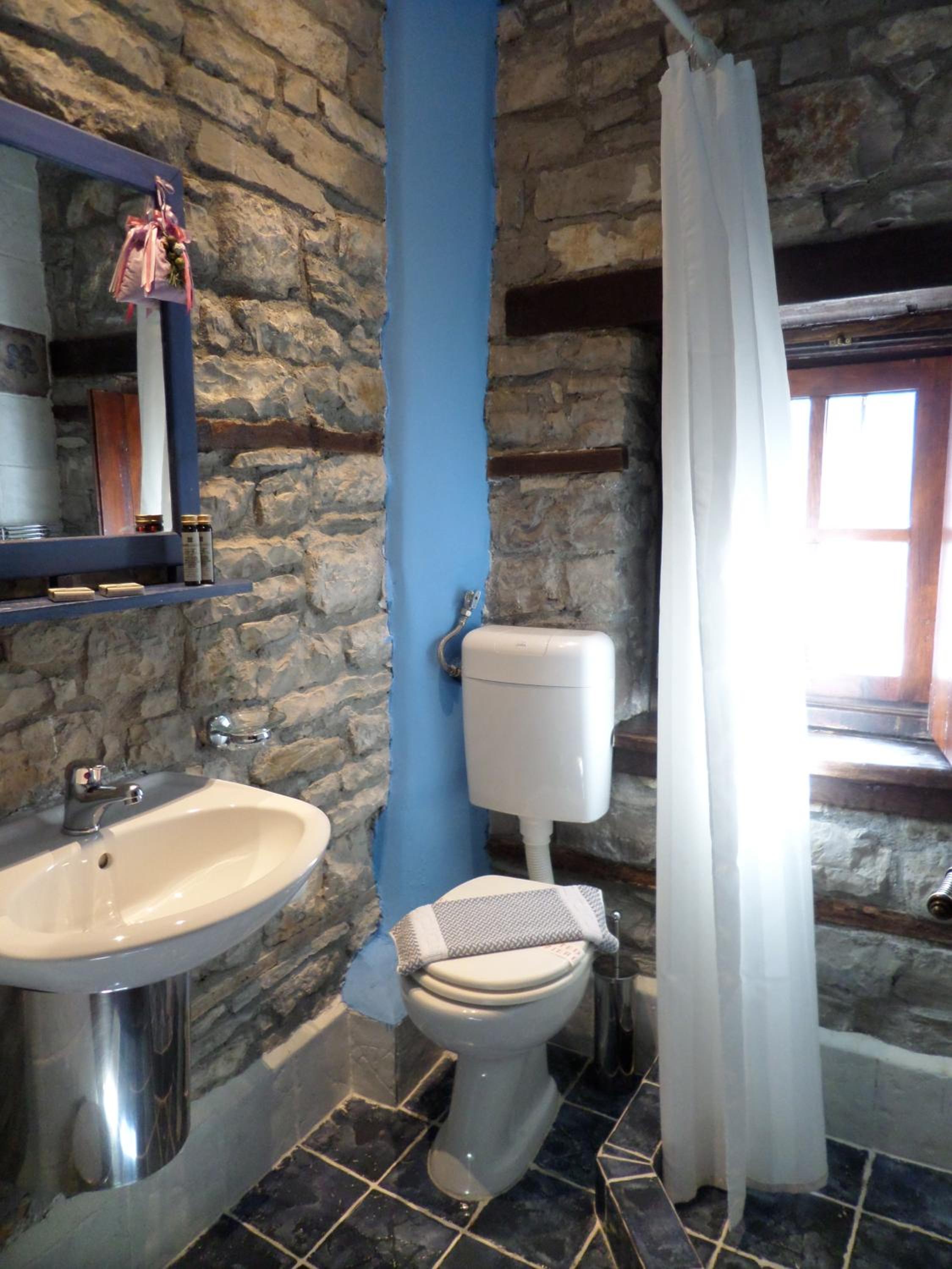Double Room - Photo 11