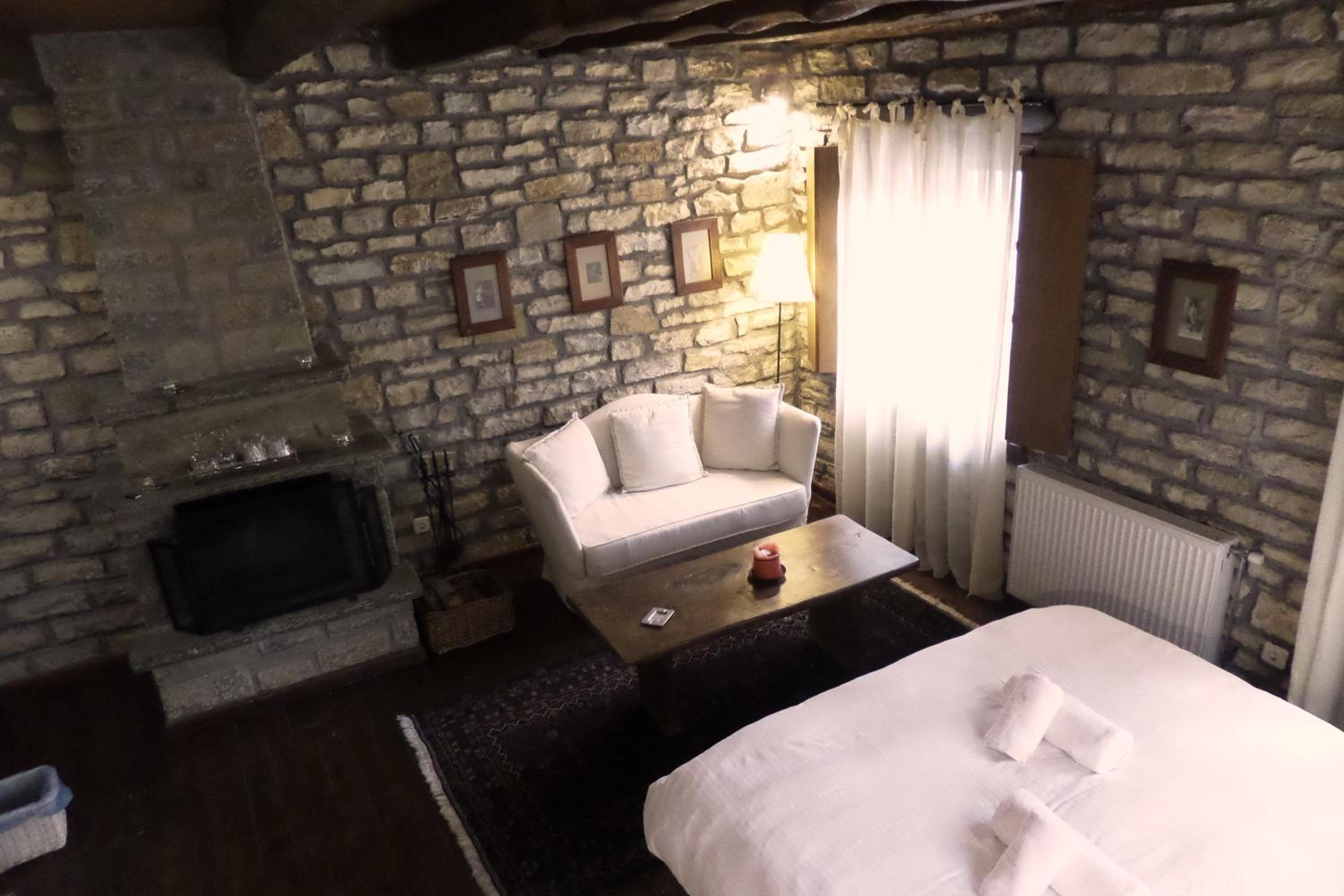 Deluxe Double Room - Photo 8