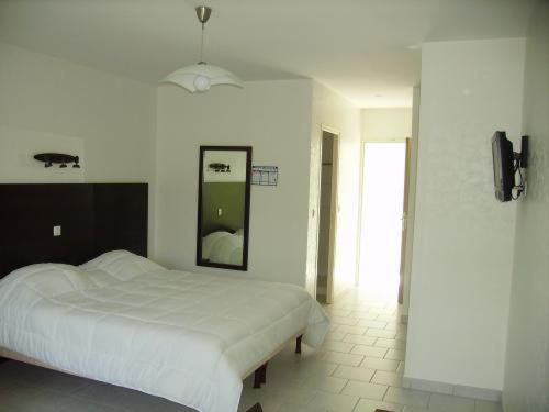 Large Double Room - Photo 1
