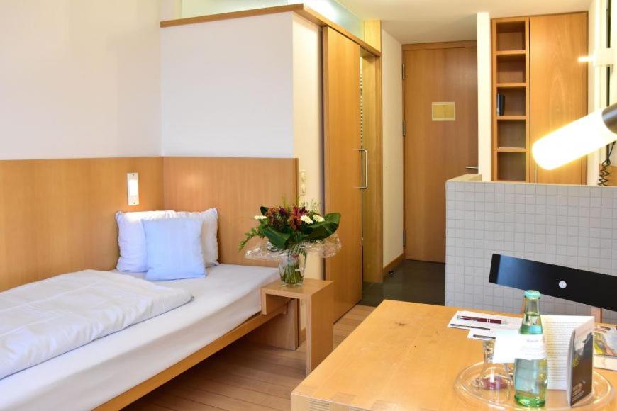Single Room photo 2