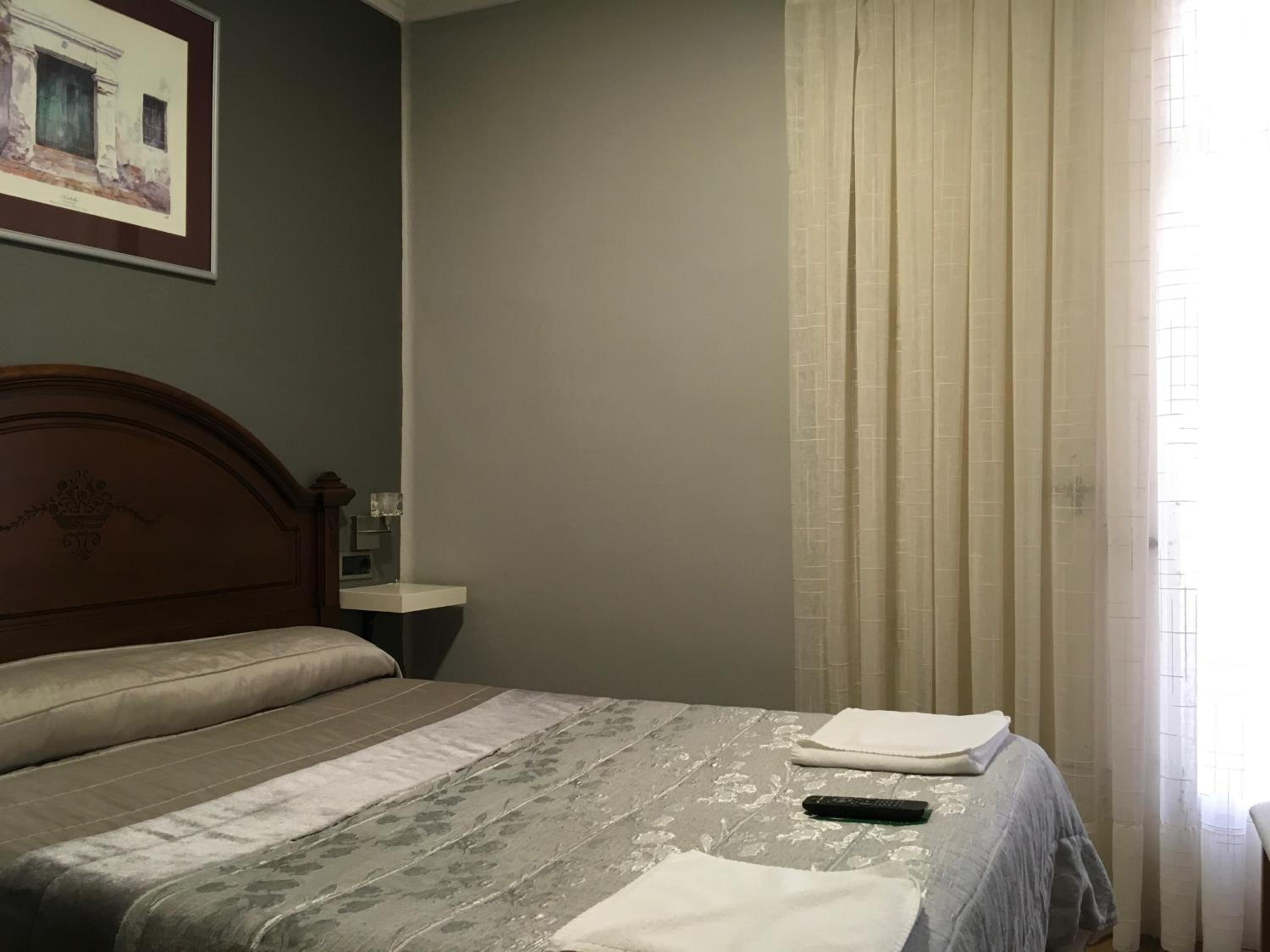 Double Room with Private Bathroom photo 3