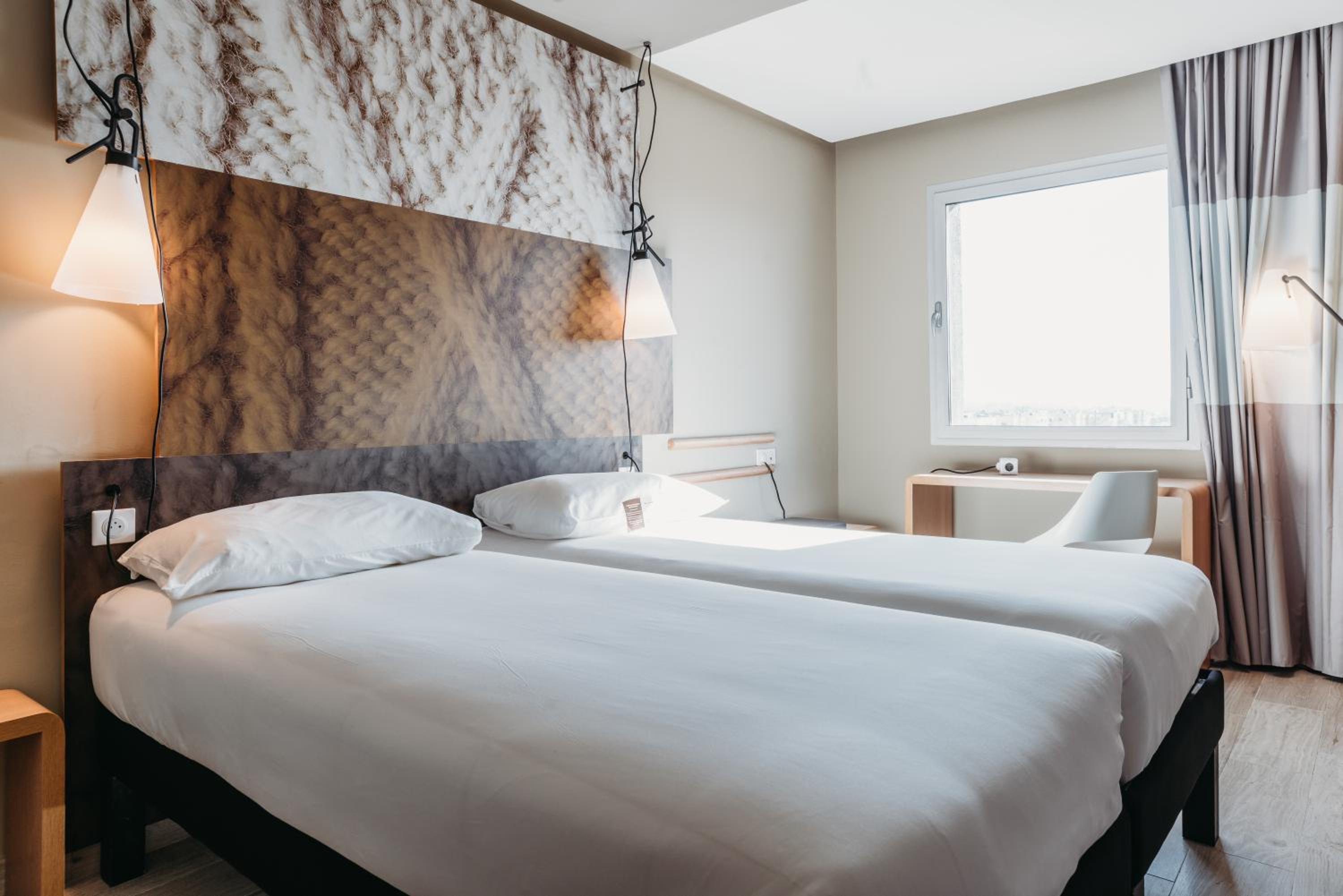 Twin Sweet Room