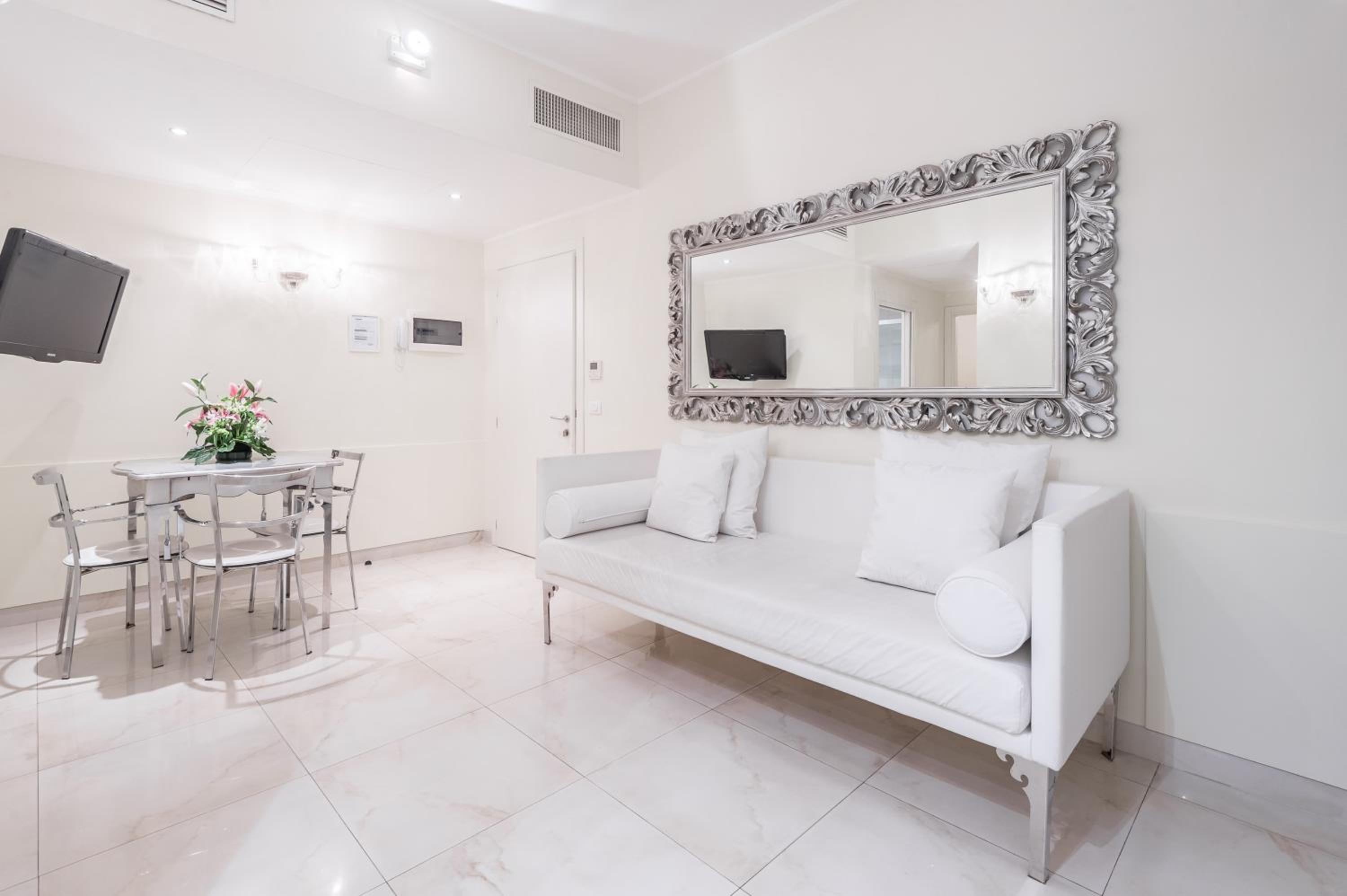  Standard One-Bedroom Apartment photo 2