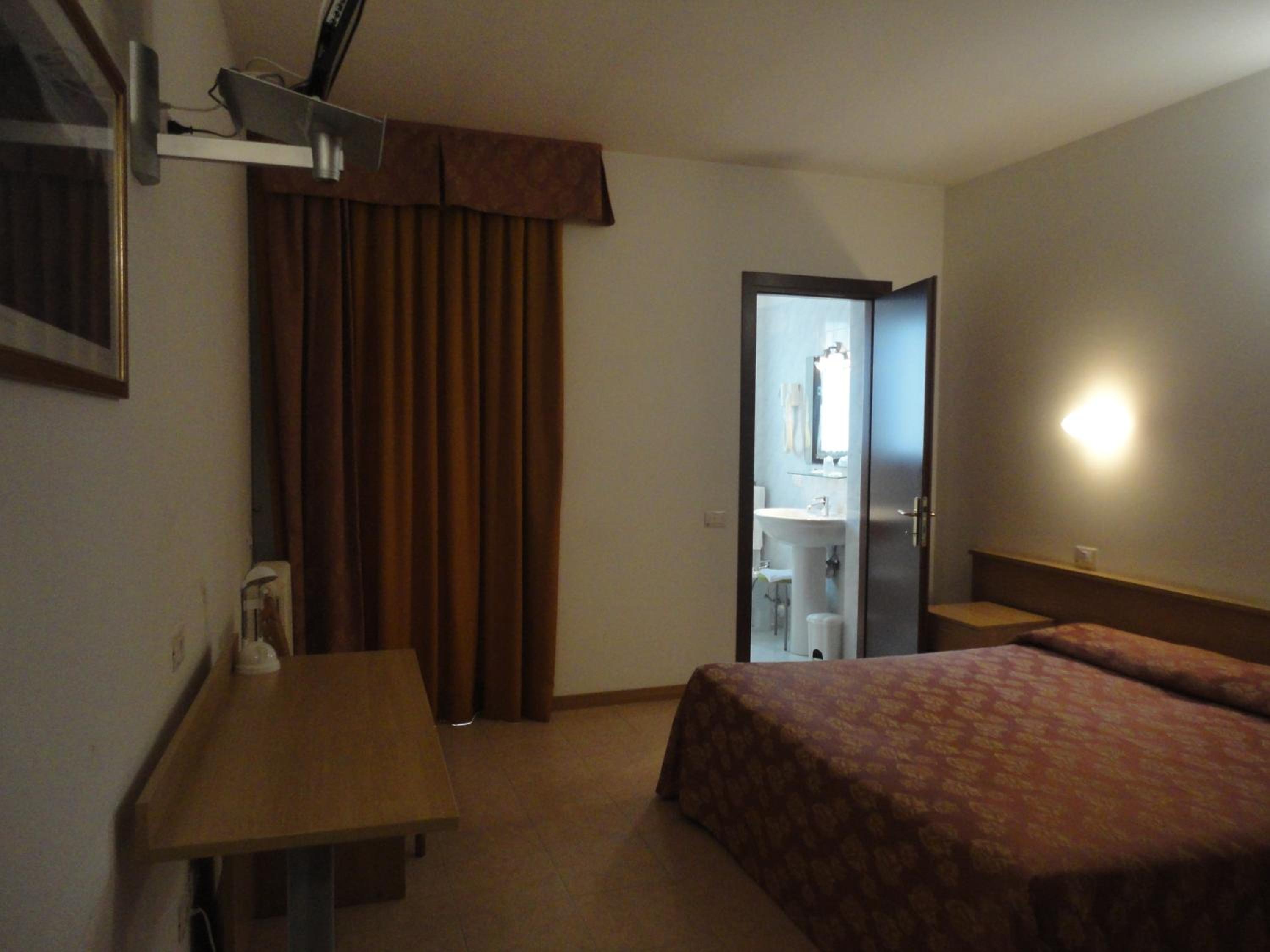 Double or Twin Room photo 2