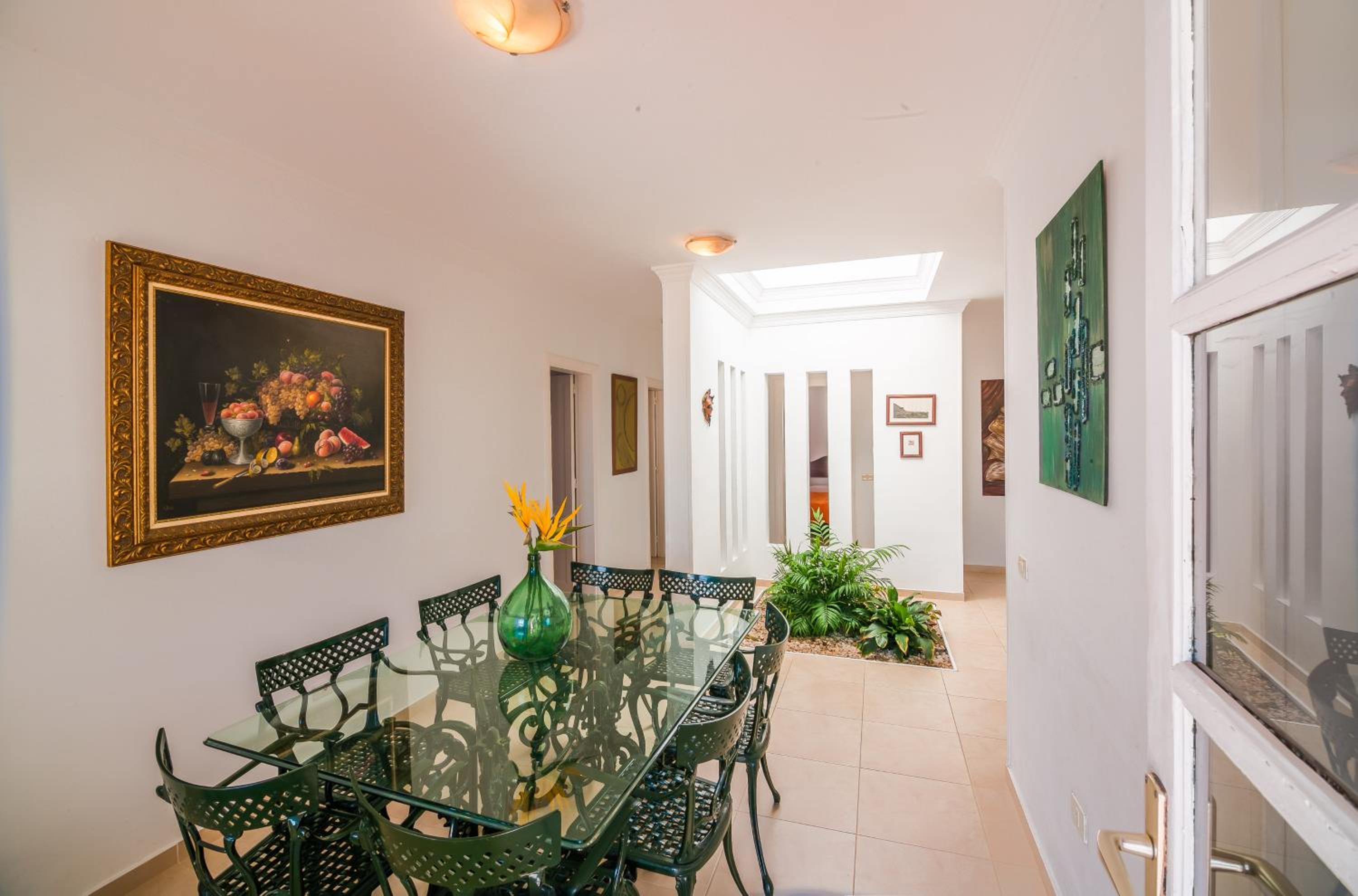 Villa photo 2
