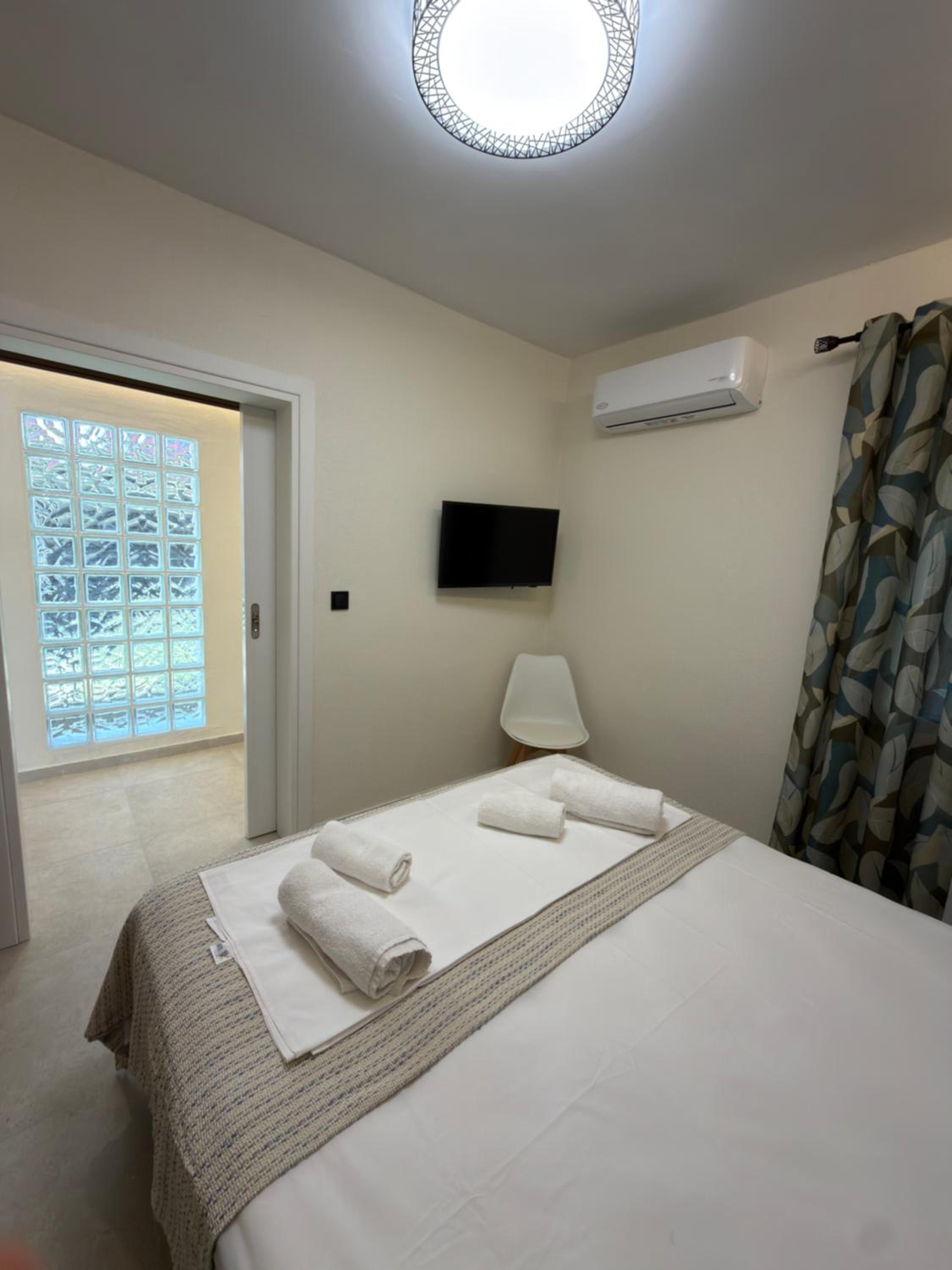 One-Bedroom Apartment with Terrace photo 3