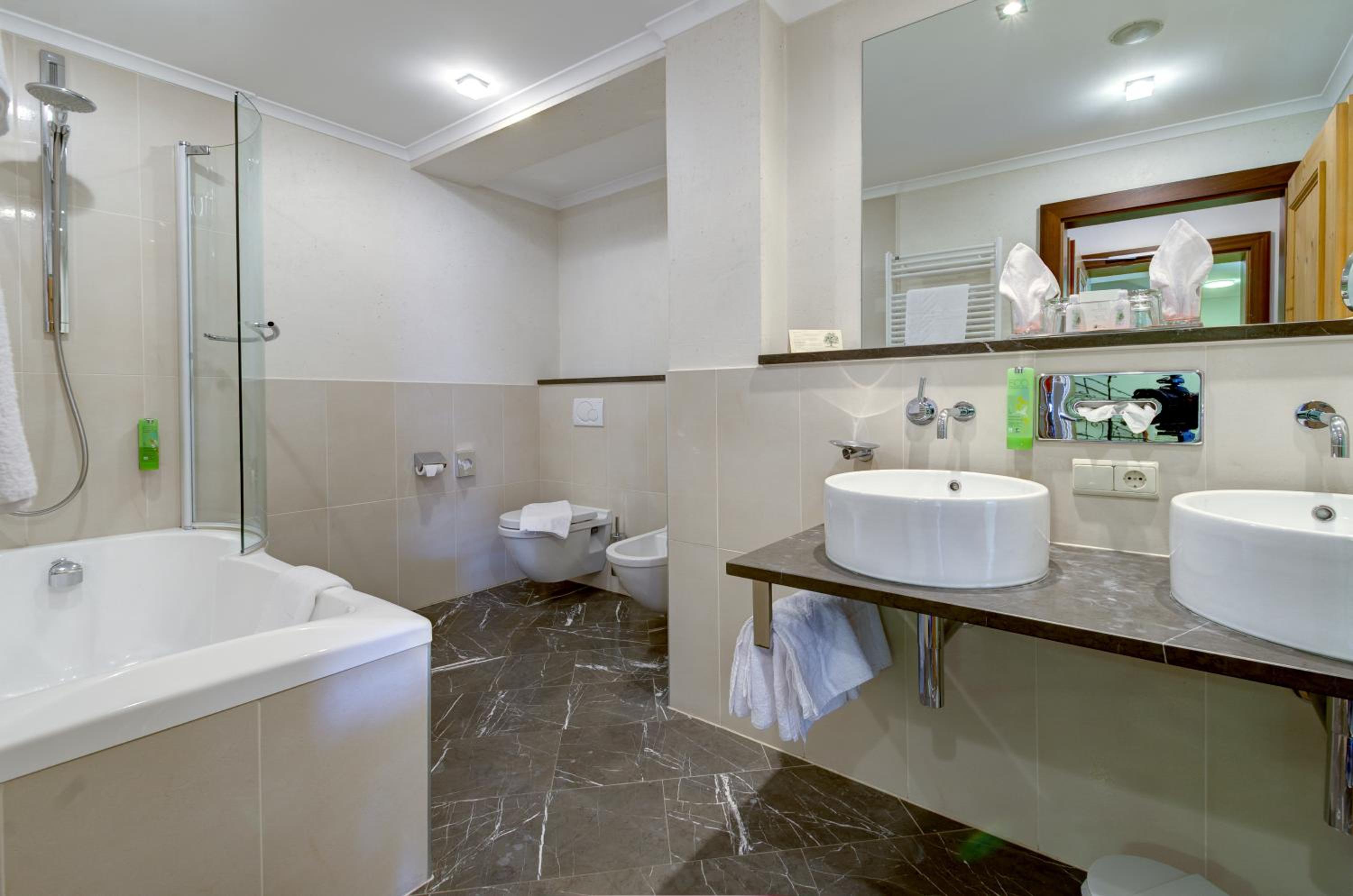 Deluxe Double Room - Photo 8