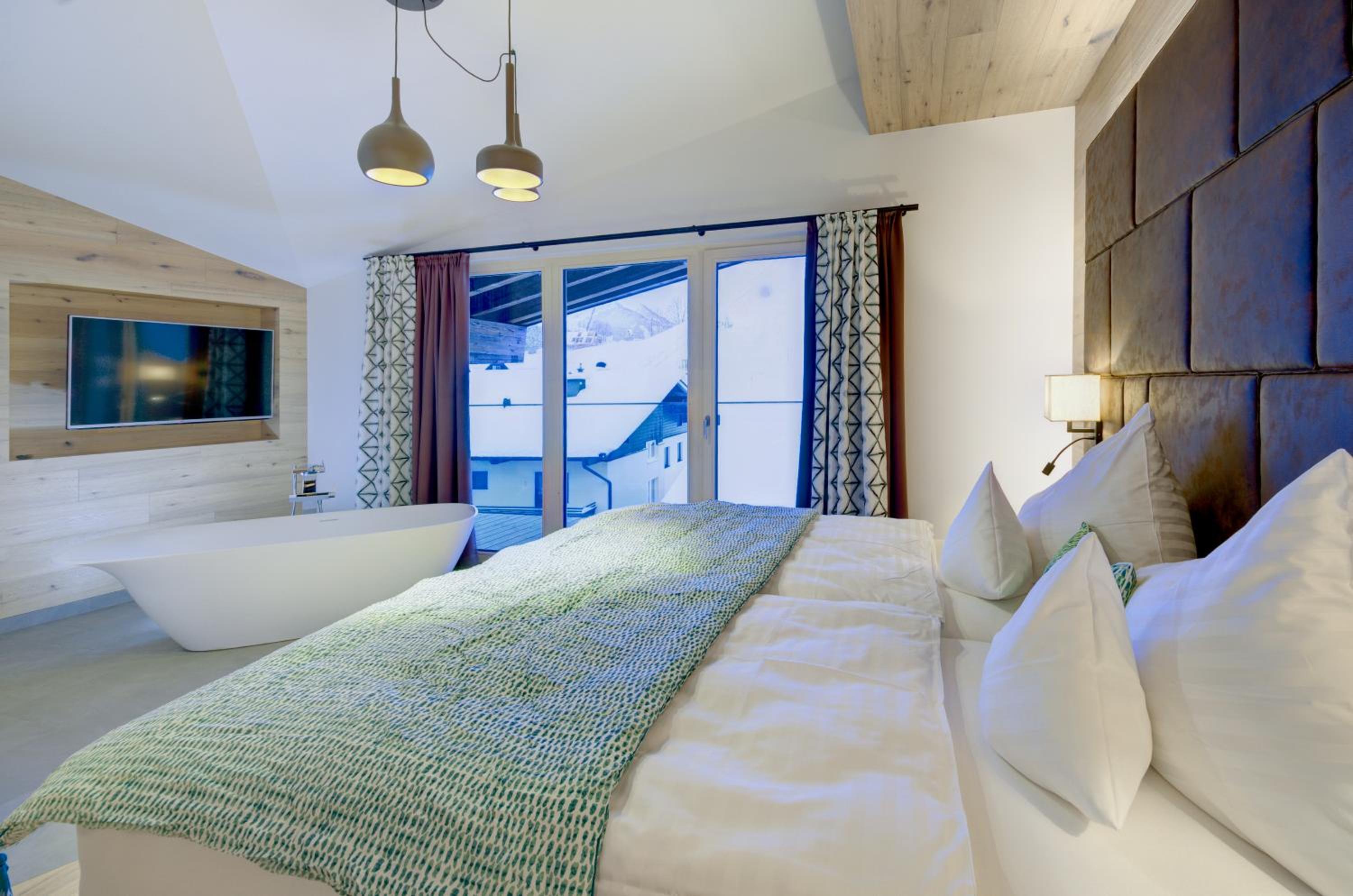 Superior Suite - Photo 2