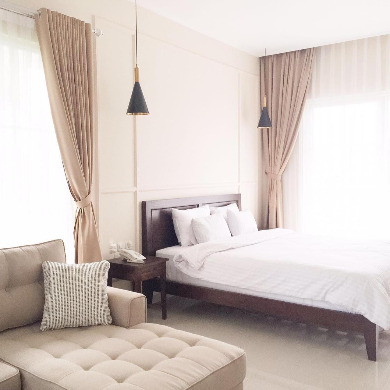 Junior Suite with Balcony - Photo 4