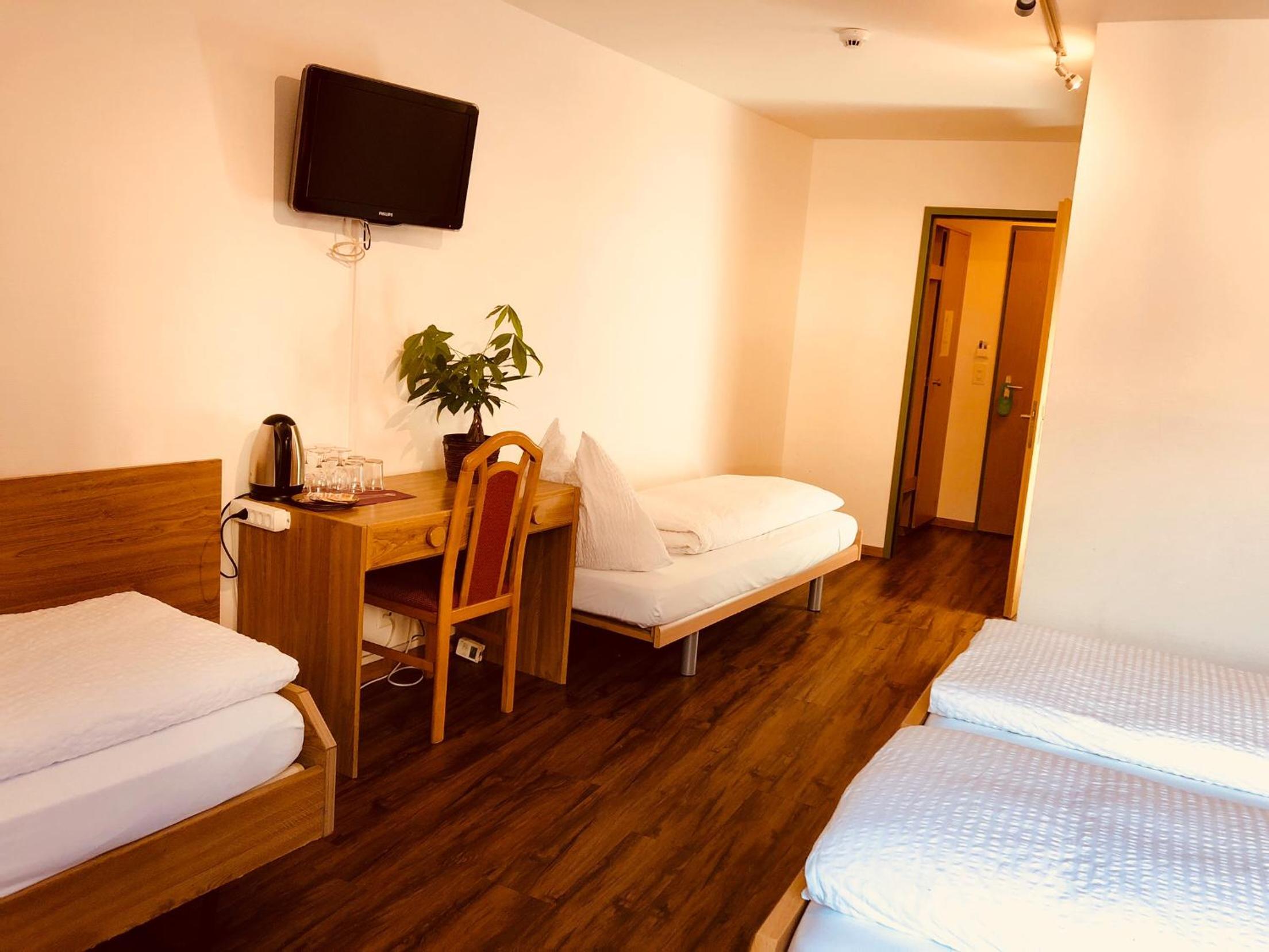 Quadruple Room - Photo 8