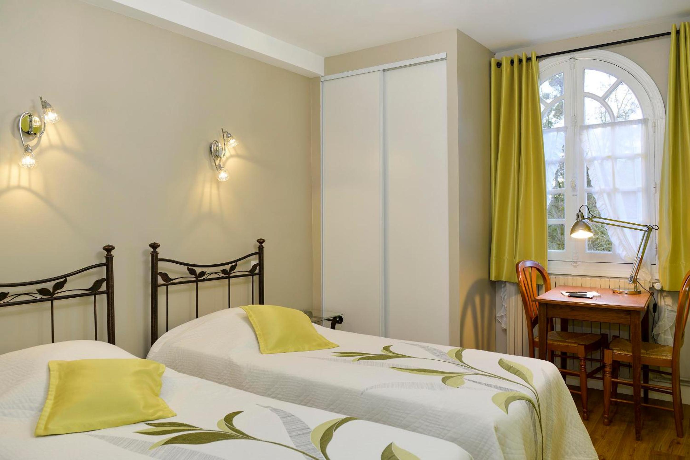 Twin Room - Photo 4