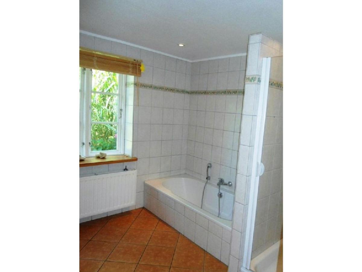 Five-Bedroom House - Photo 6