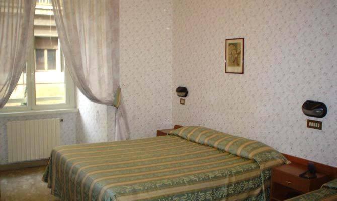 Double or Twin Room with Shared Bathroom photo 3