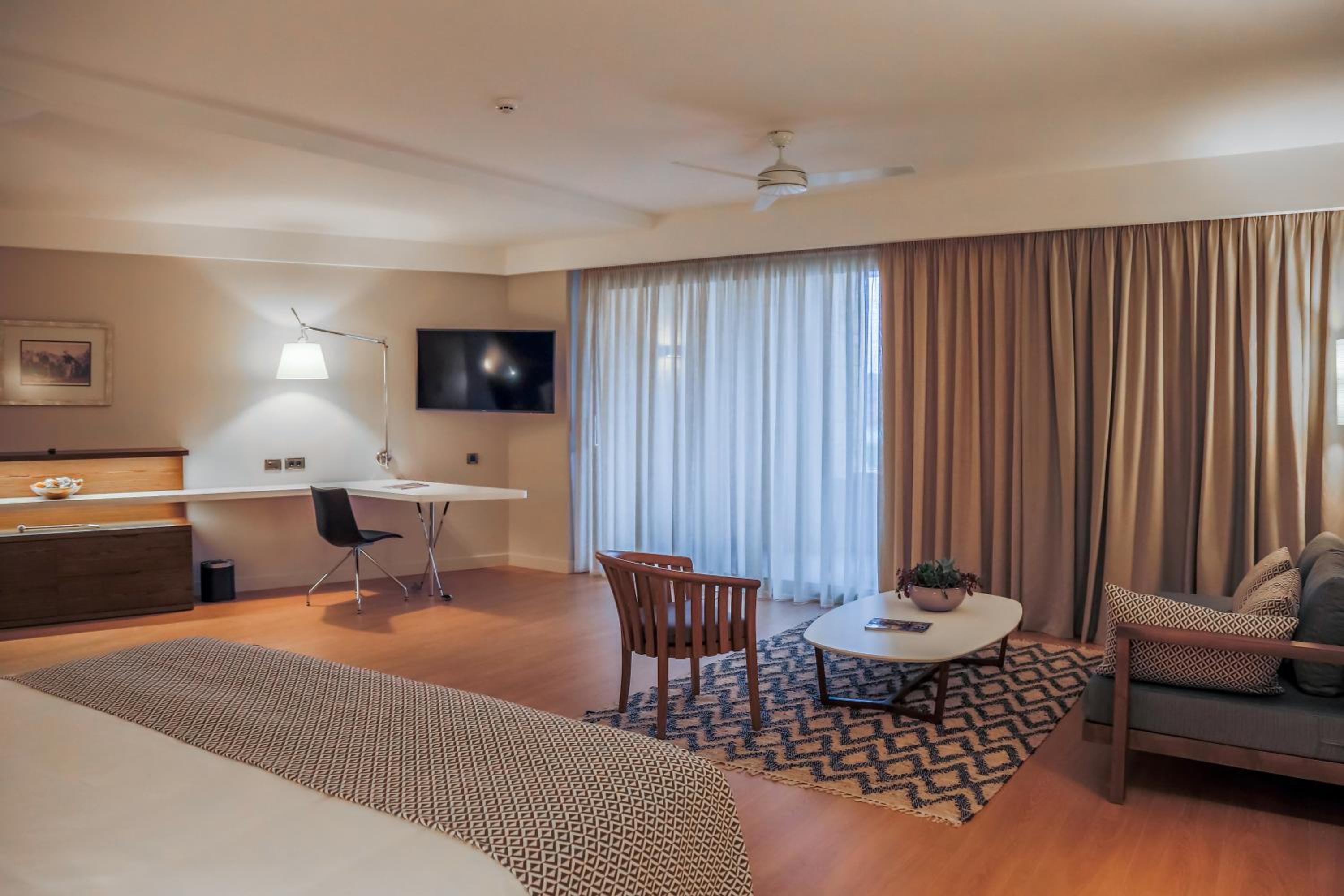 Executive Suite with Golf Course and Mountain View photo 1