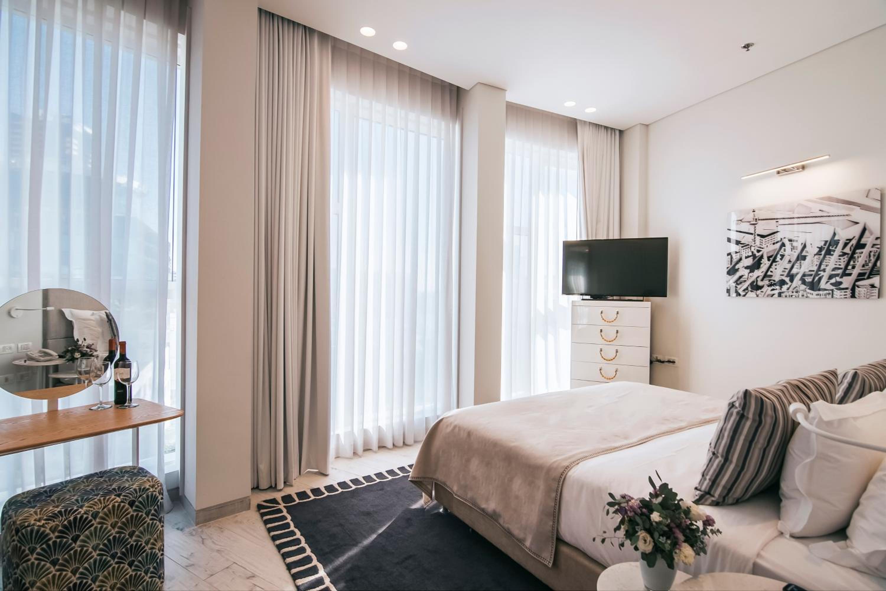 Superior Double or Twin Room with City View photo 1