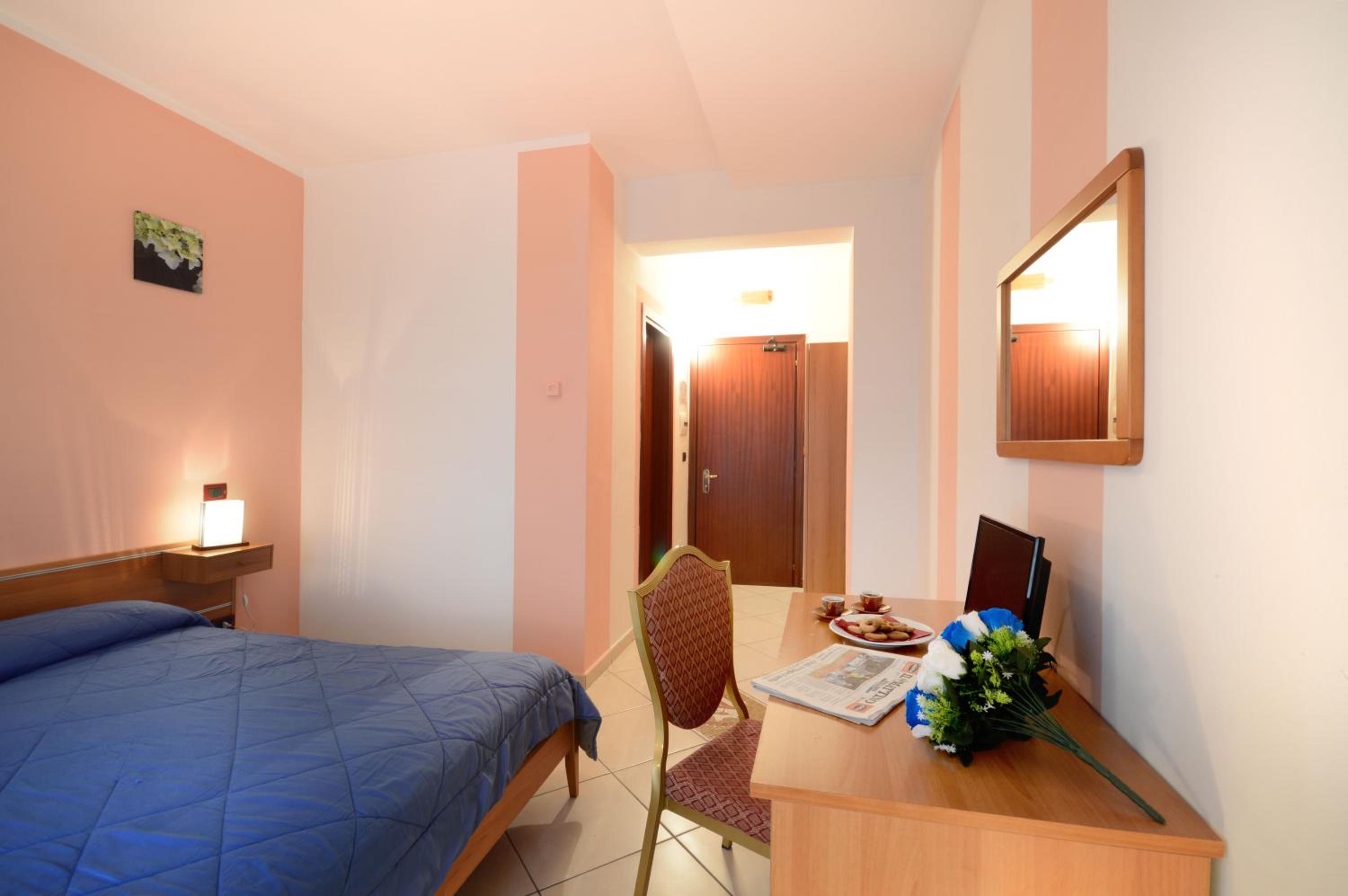Double Room with Balcony - Photo 1