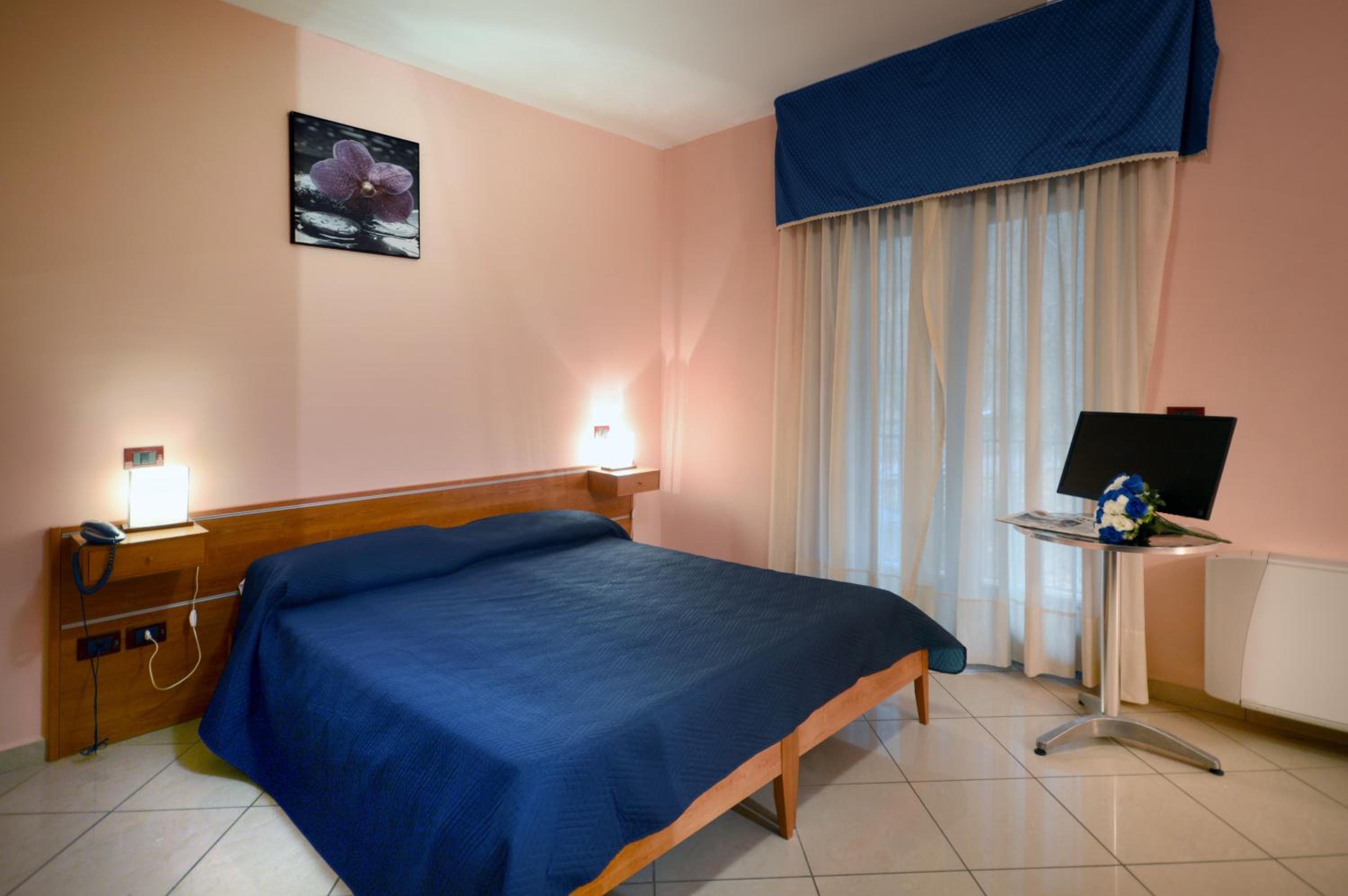 Double Room with Balcony - Photo 2
