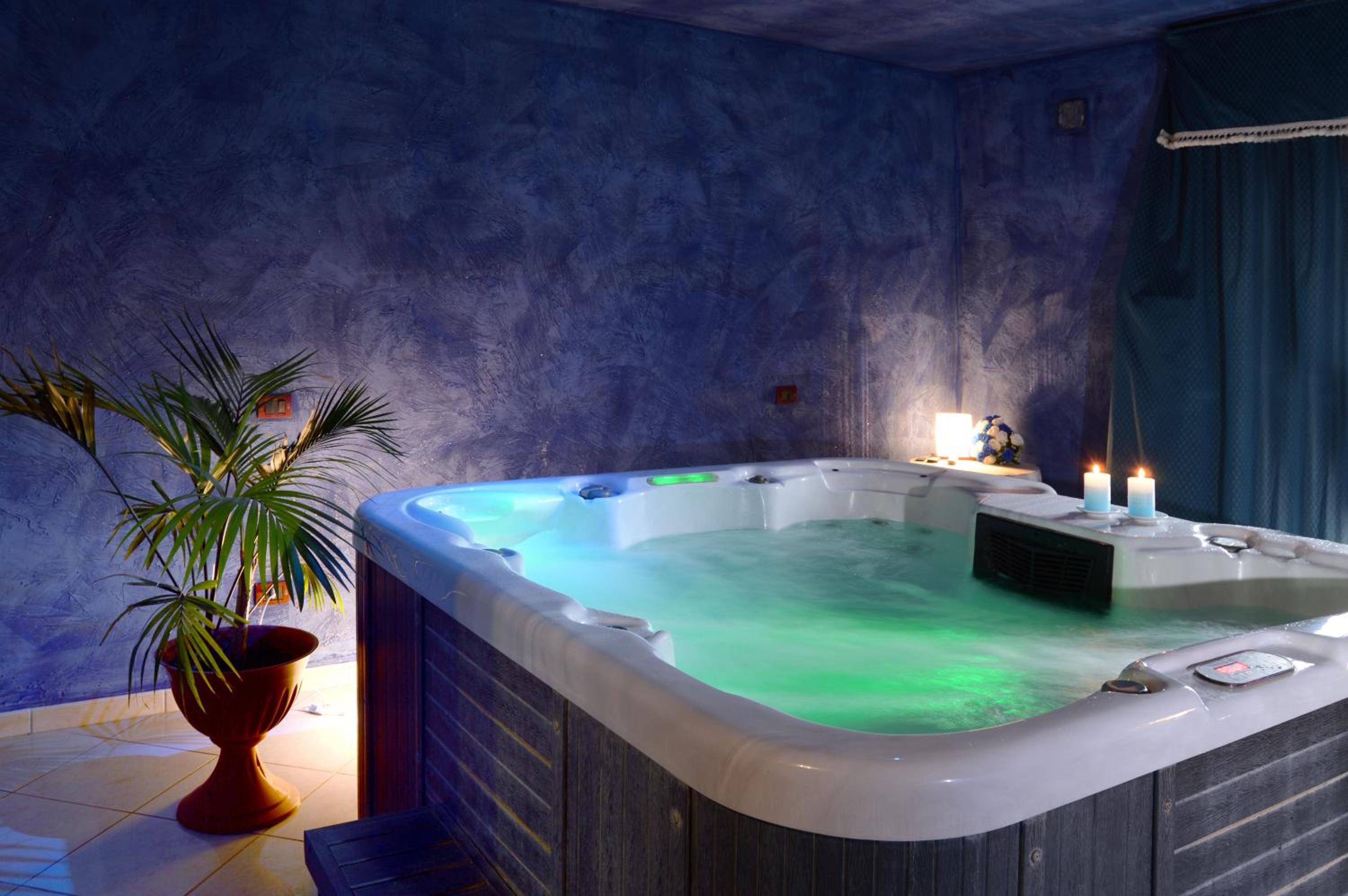 Double Room with Spa Access - Photo 2