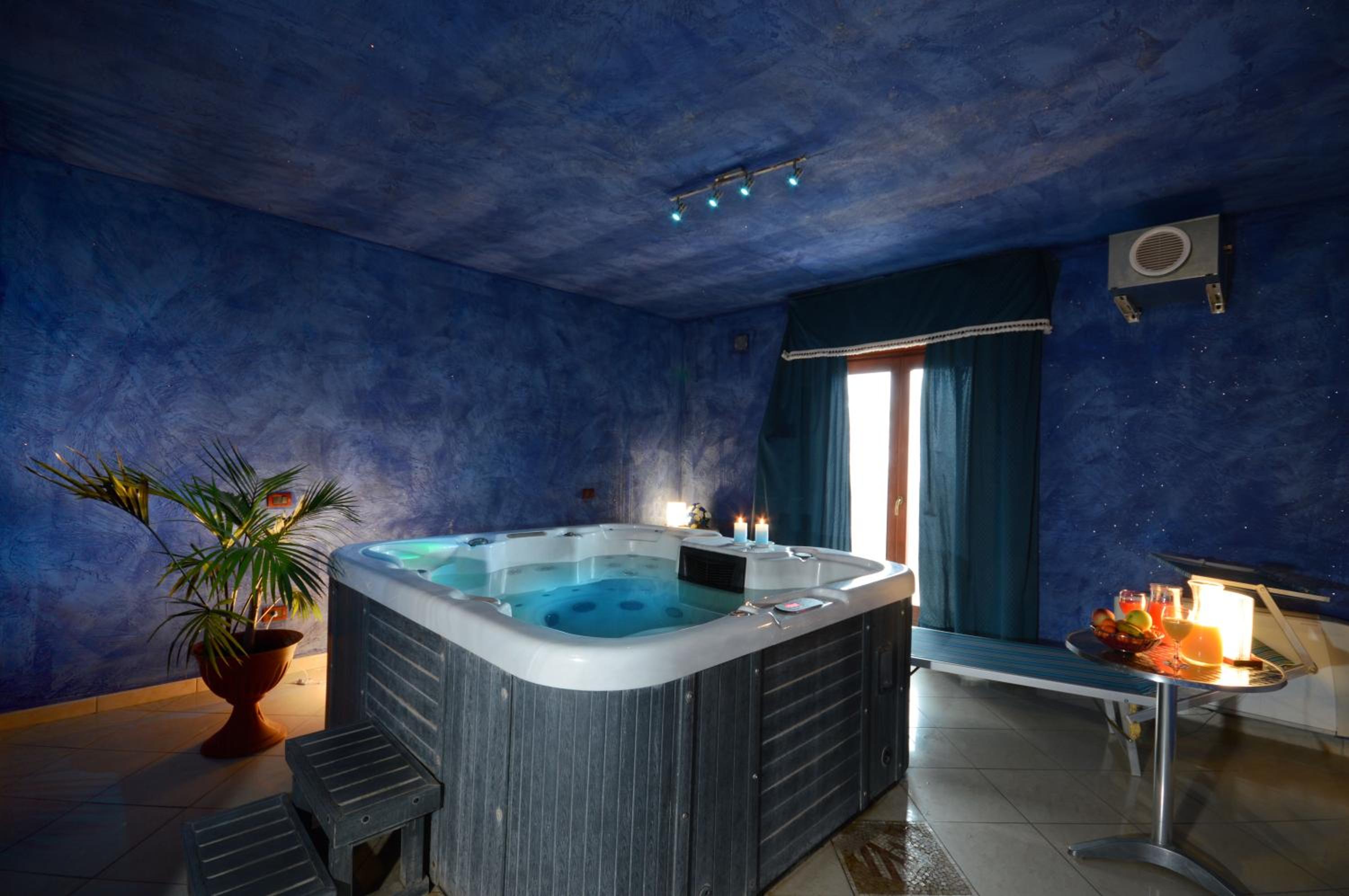 Double Room with Spa Access - Photo 3