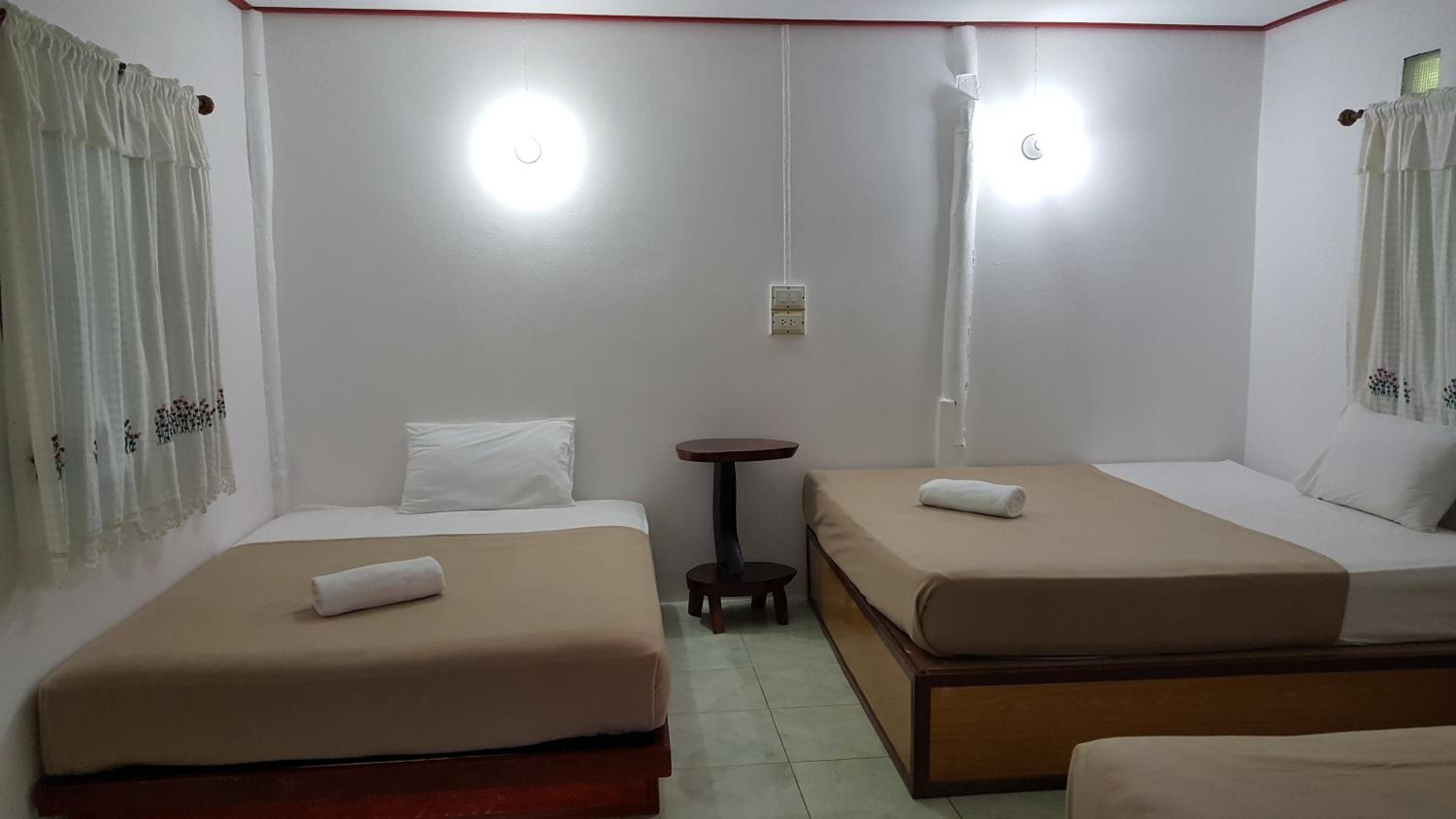 Economy Quadruple Room - Photo 2
