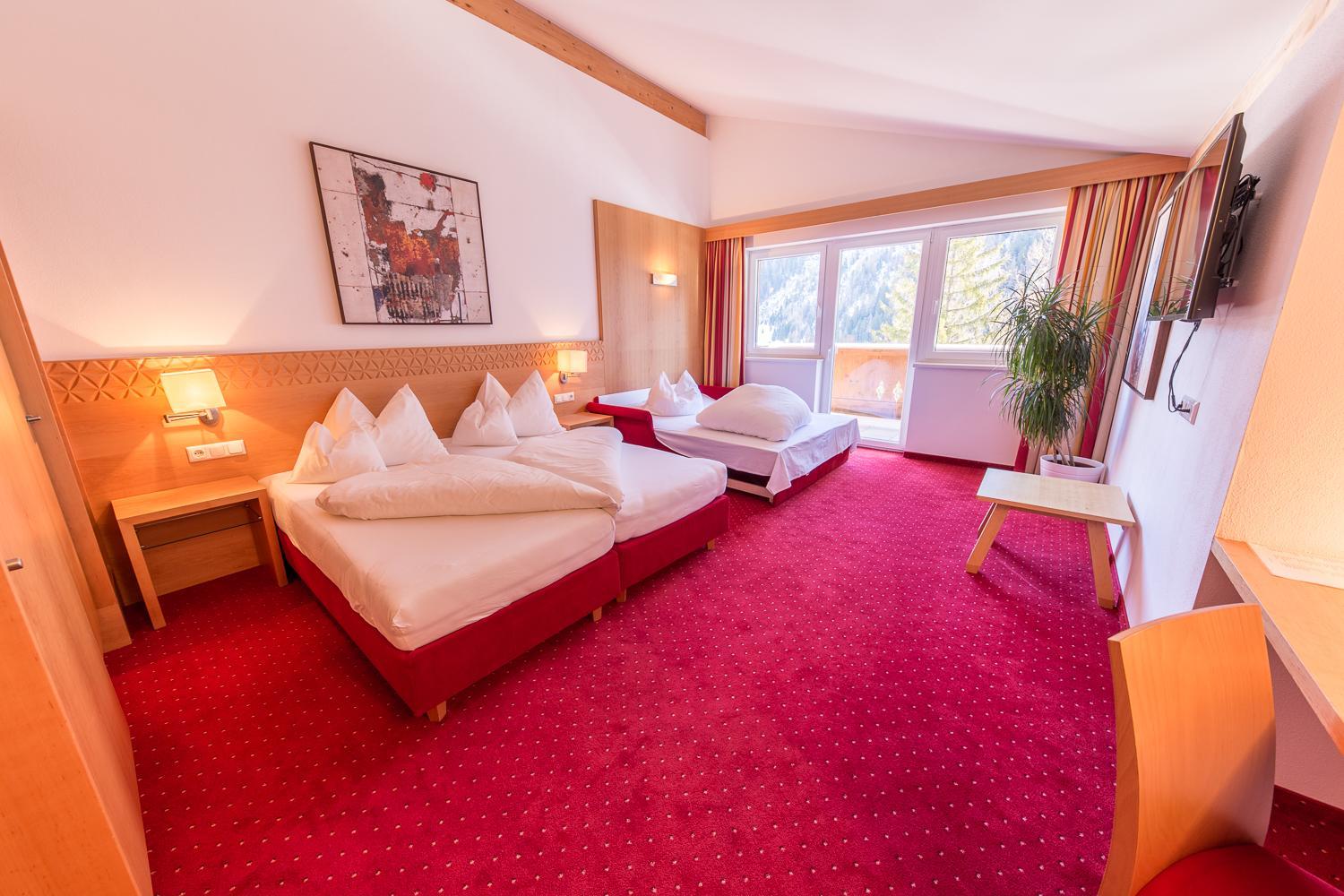 Deluxe Double Room with Balcony photo 1