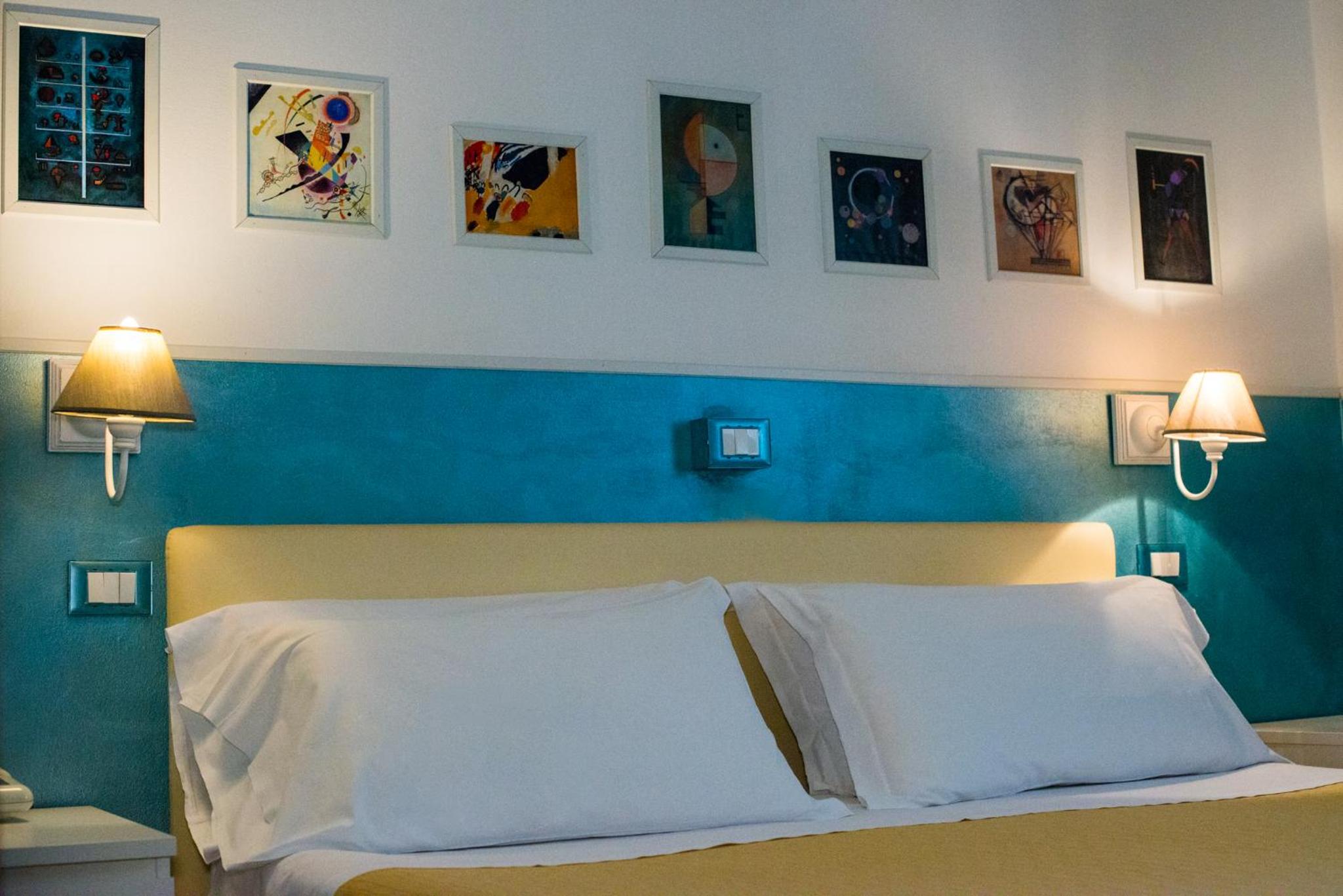 Economy Double Room - Photo 7