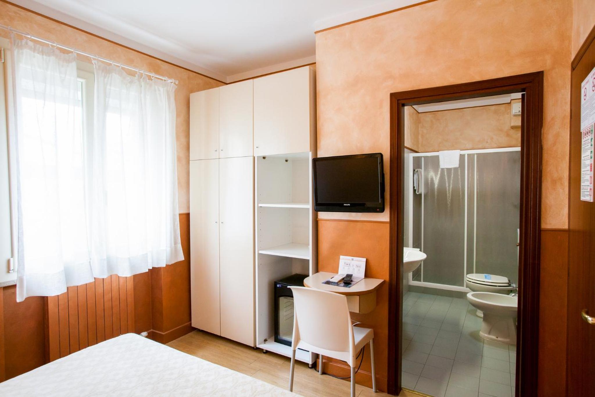 Economy Double Room - Photo 14