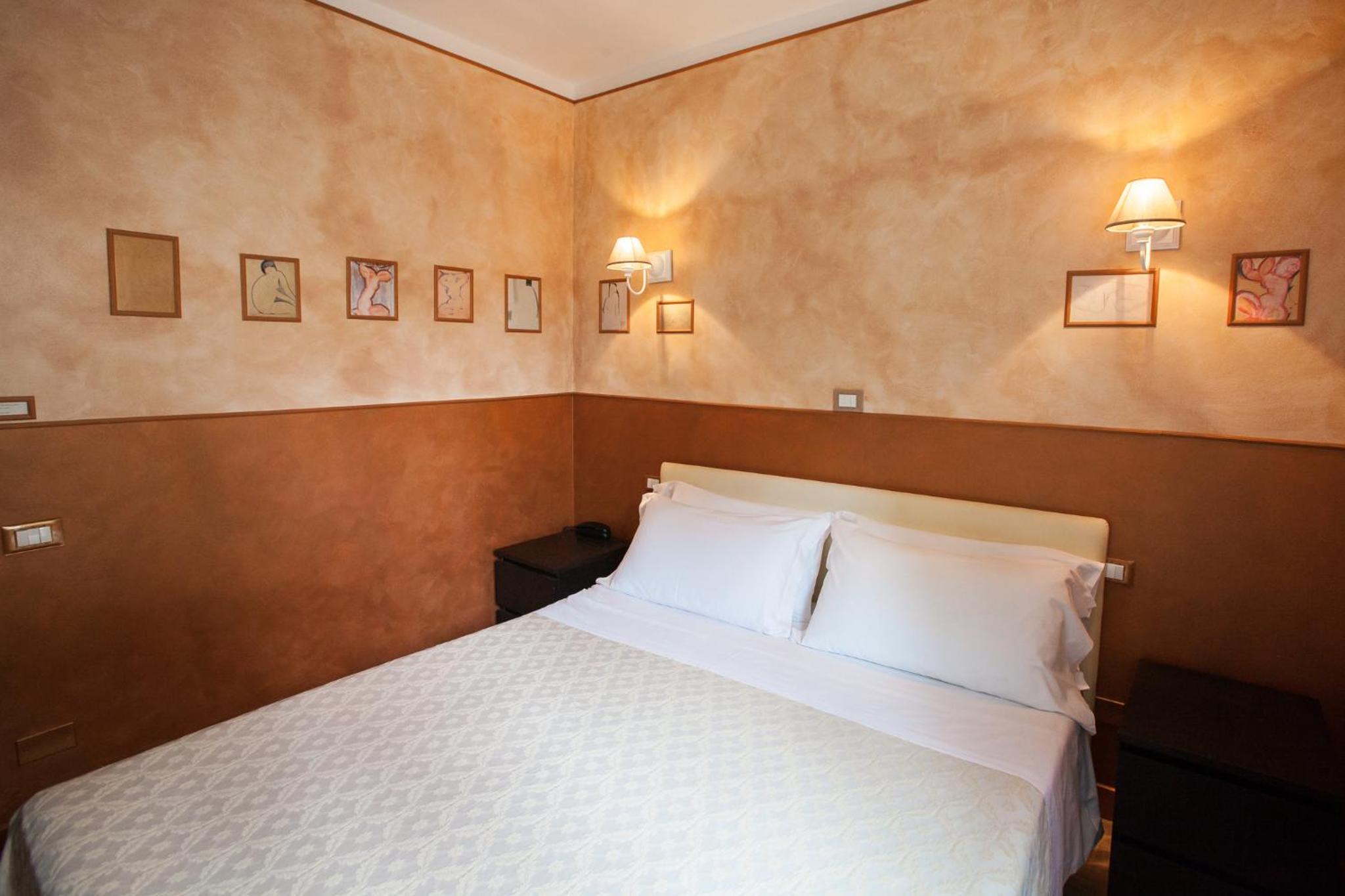 Economy Double Room - Photo 16