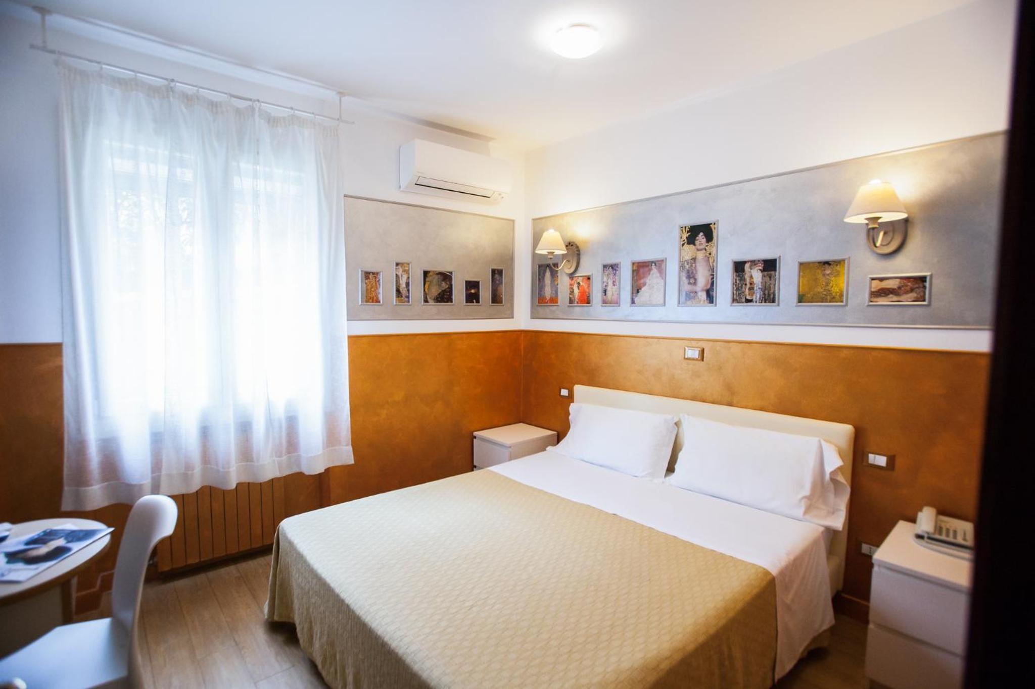 Economy Double Room - Photo 18