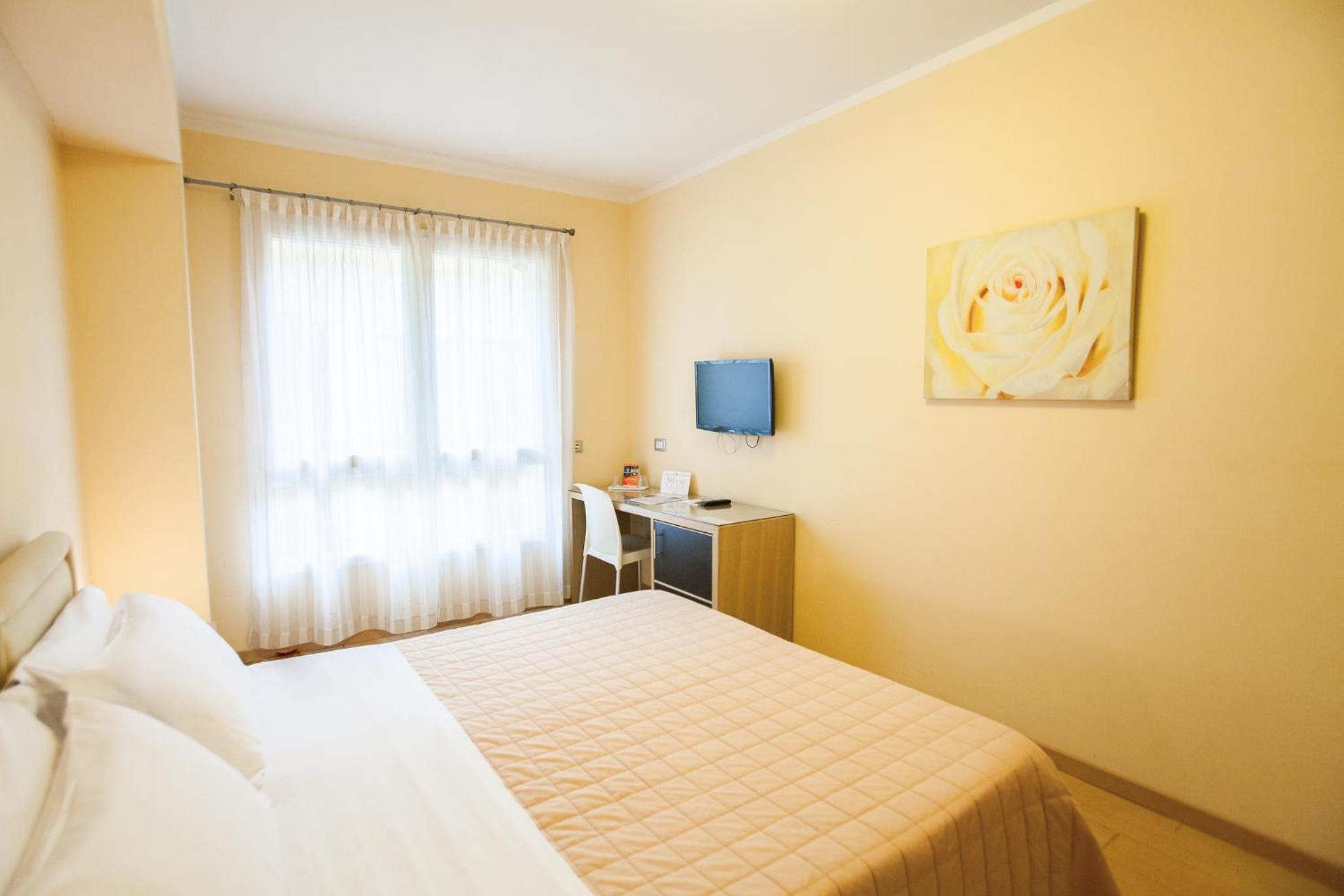 Superior Double or Twin Room - Photo 17