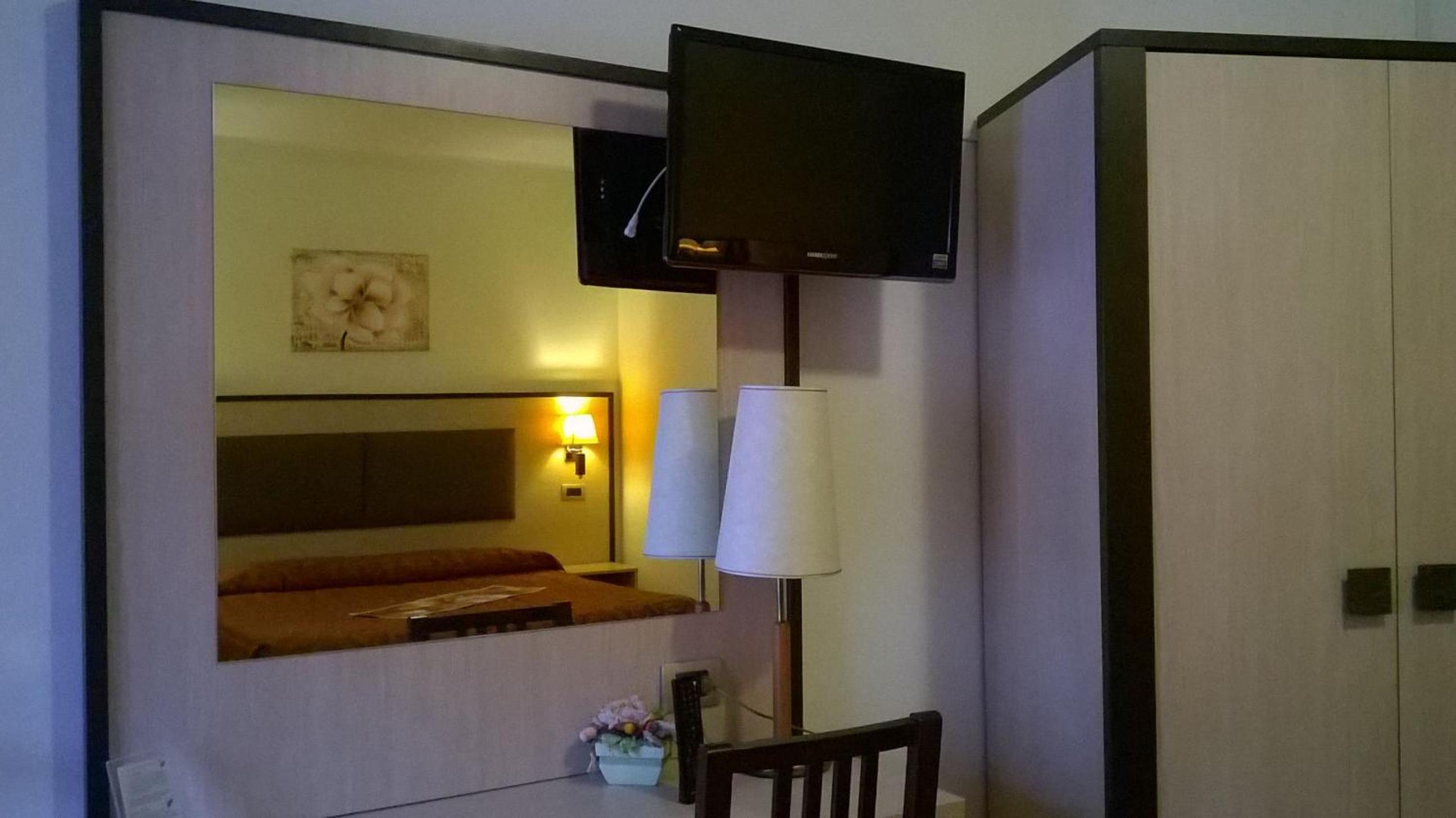 Double Room with Balcony and Mountain View - Photo 5