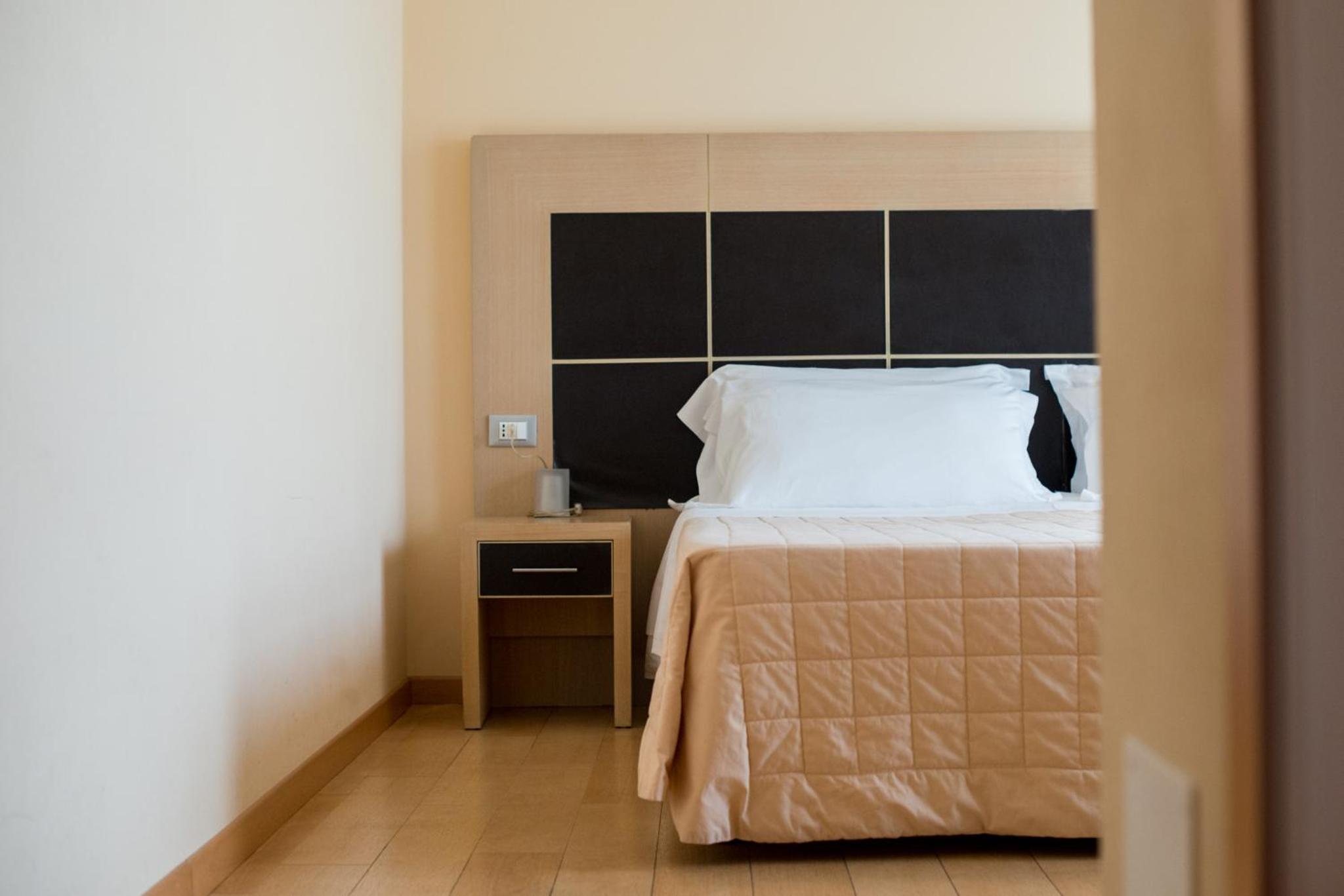 Superior Double or Twin Room - Photo 20