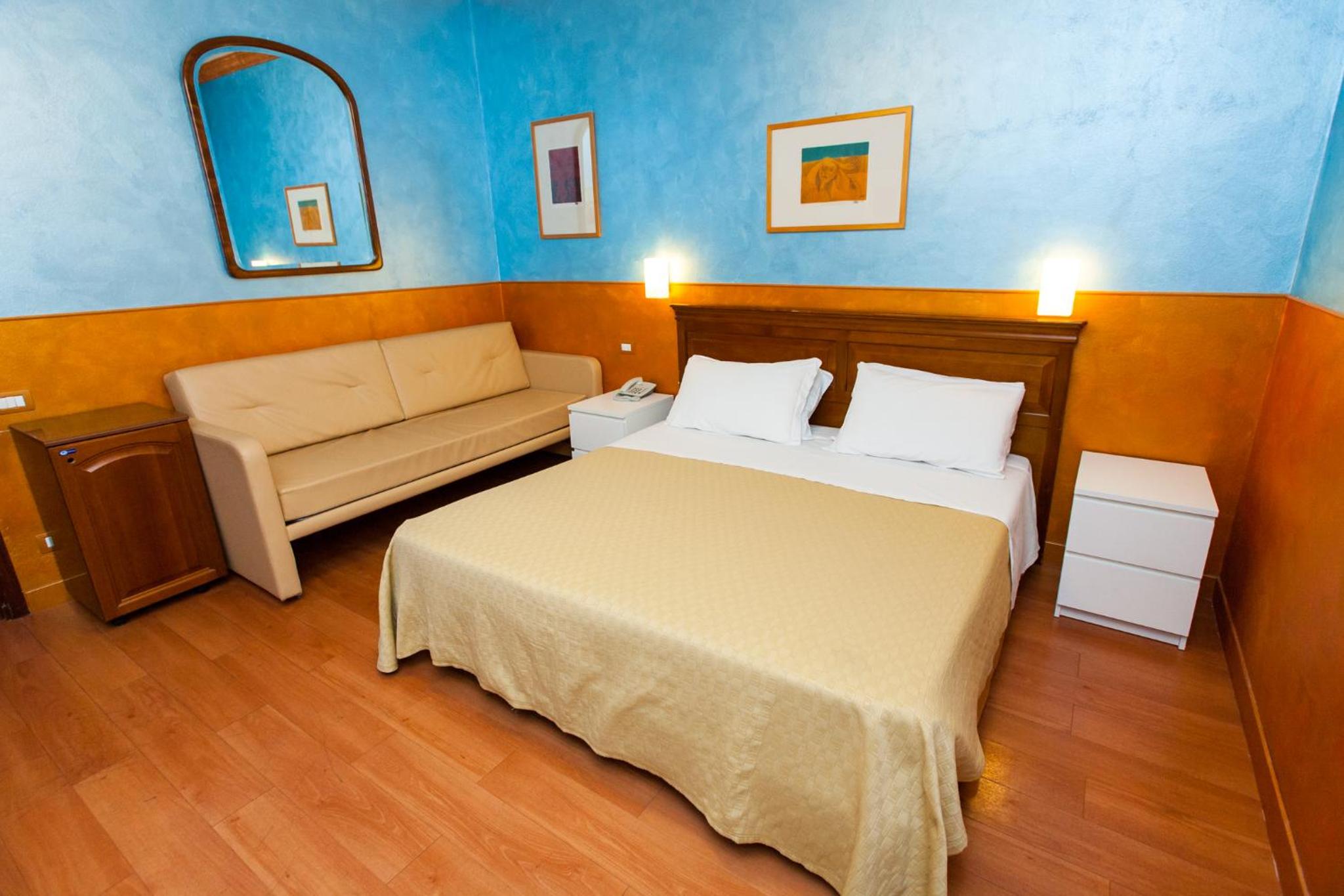 Classic Double or Twin Room - Photo 26