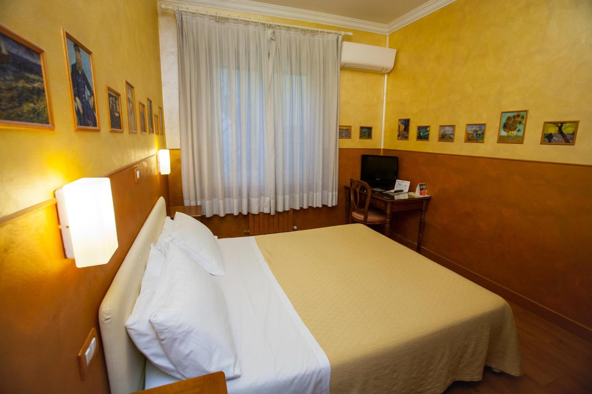 Classic Double or Twin Room - Photo 16