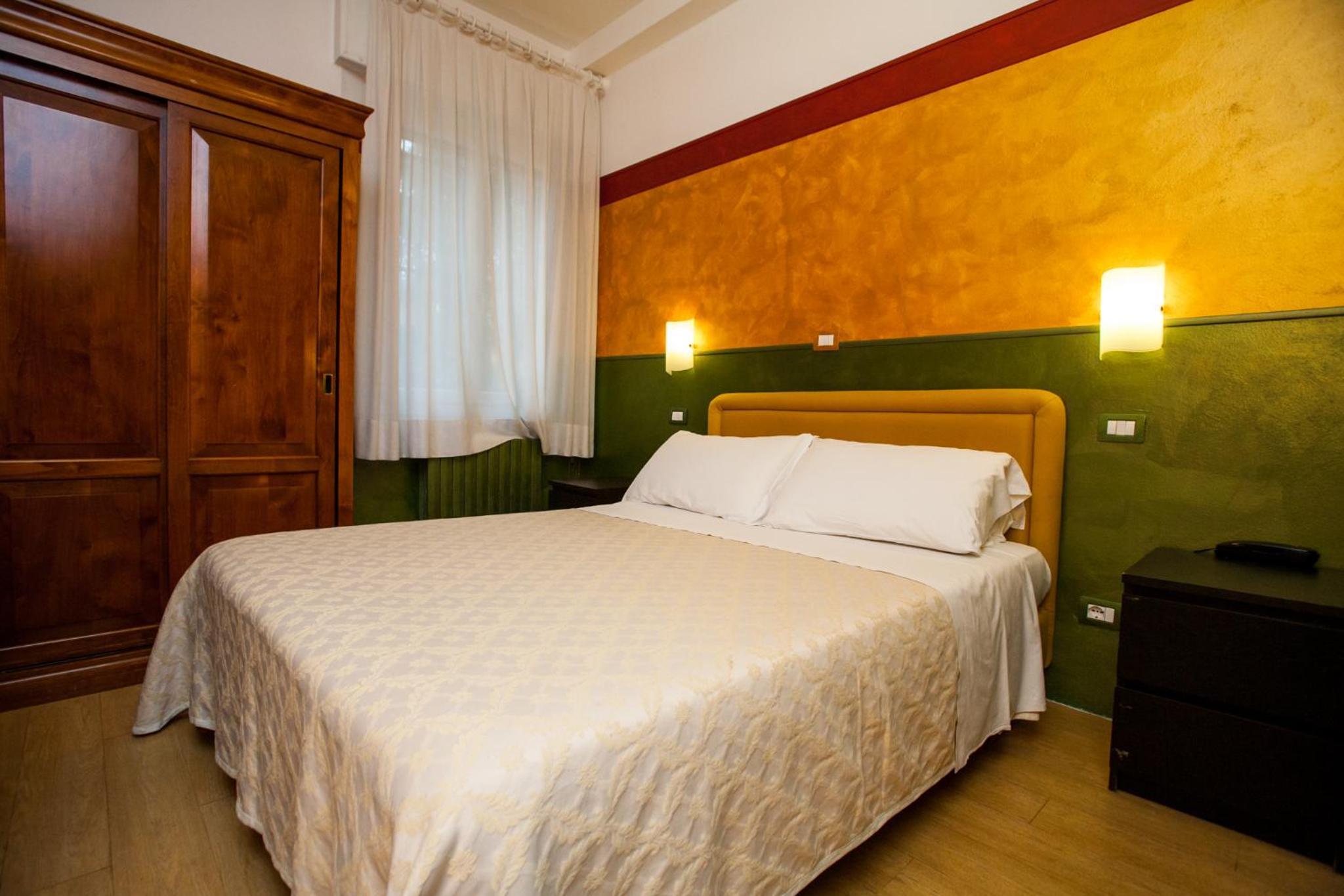 Classic Double or Twin Room - Photo 14
