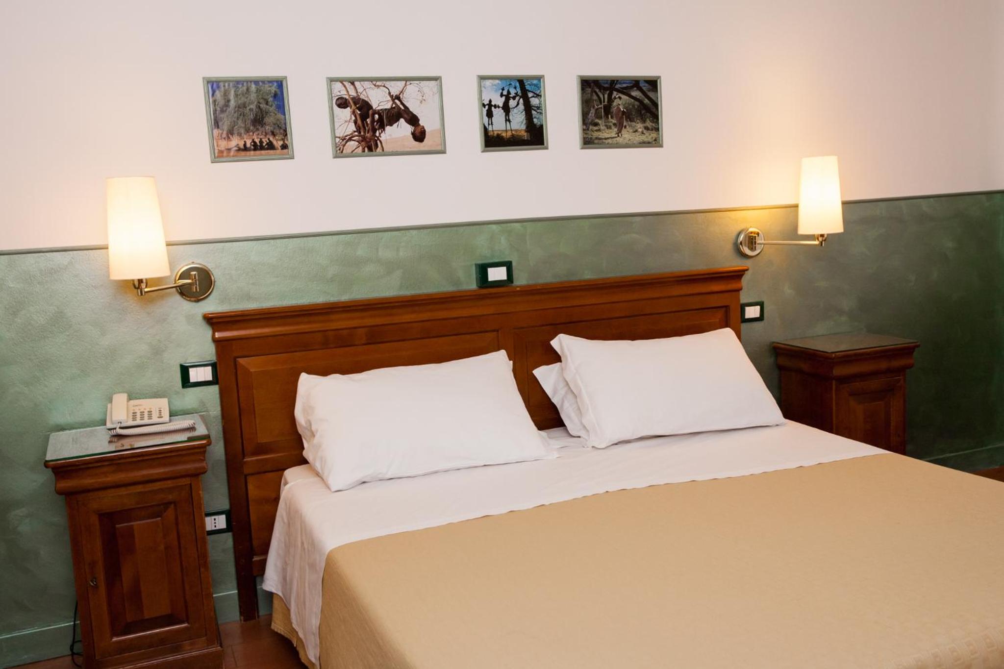 Classic Double or Twin Room - Photo 11
