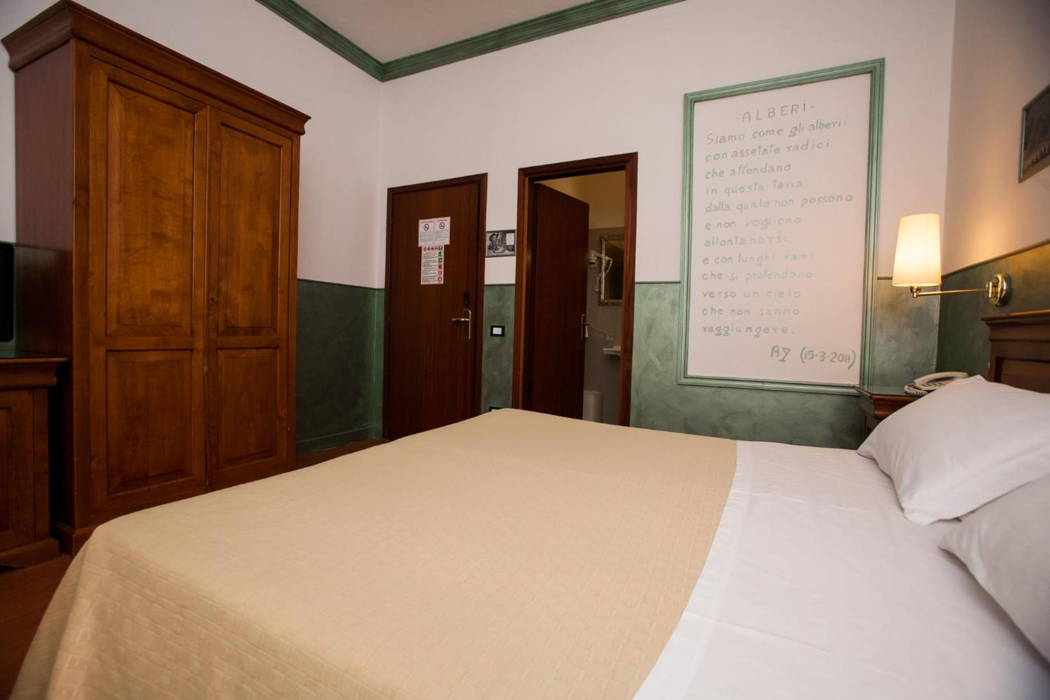 Classic Double or Twin Room - Photo 9