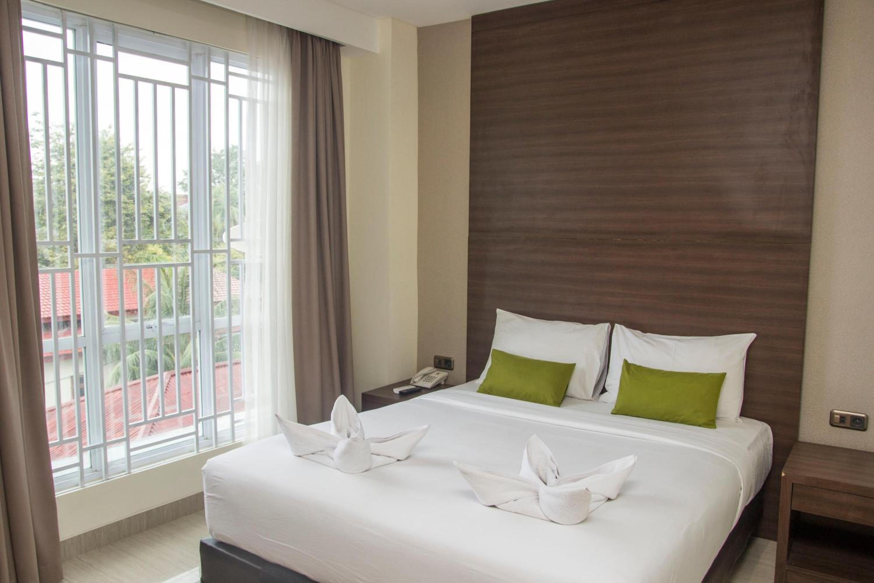 Deluxe Double Room with City View photo 2