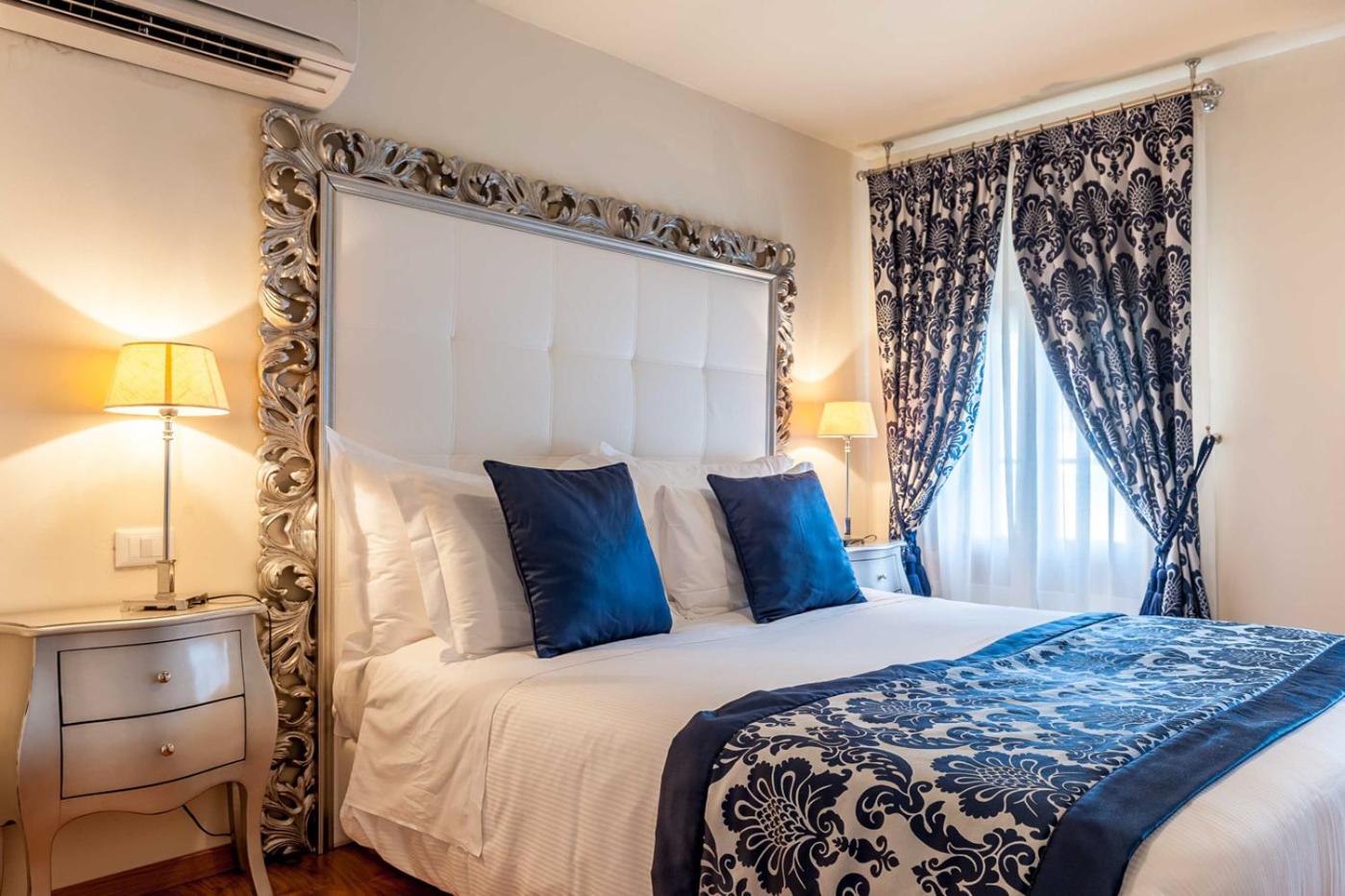 Superior One-Bedroom Apartment with canal view - Split level photo 1