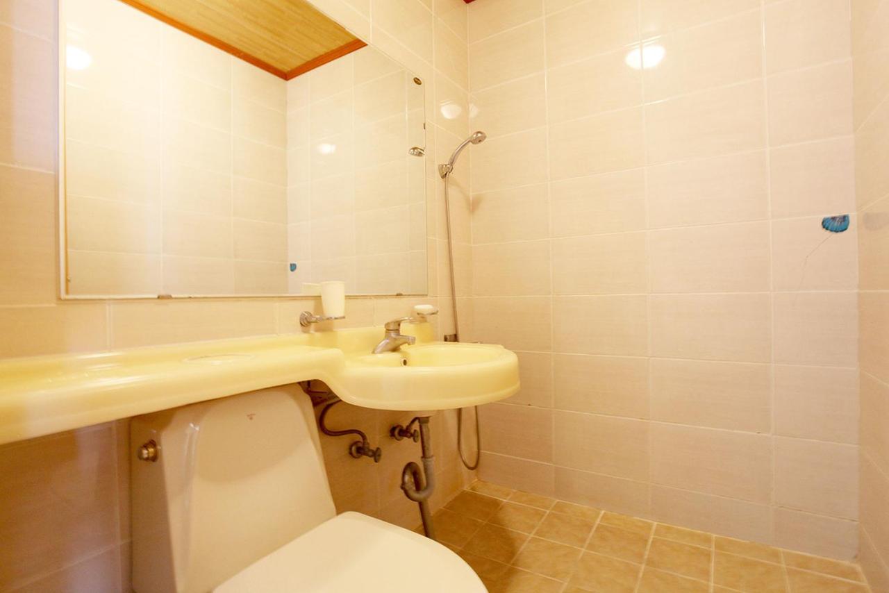 Deluxe Room - Photo 9