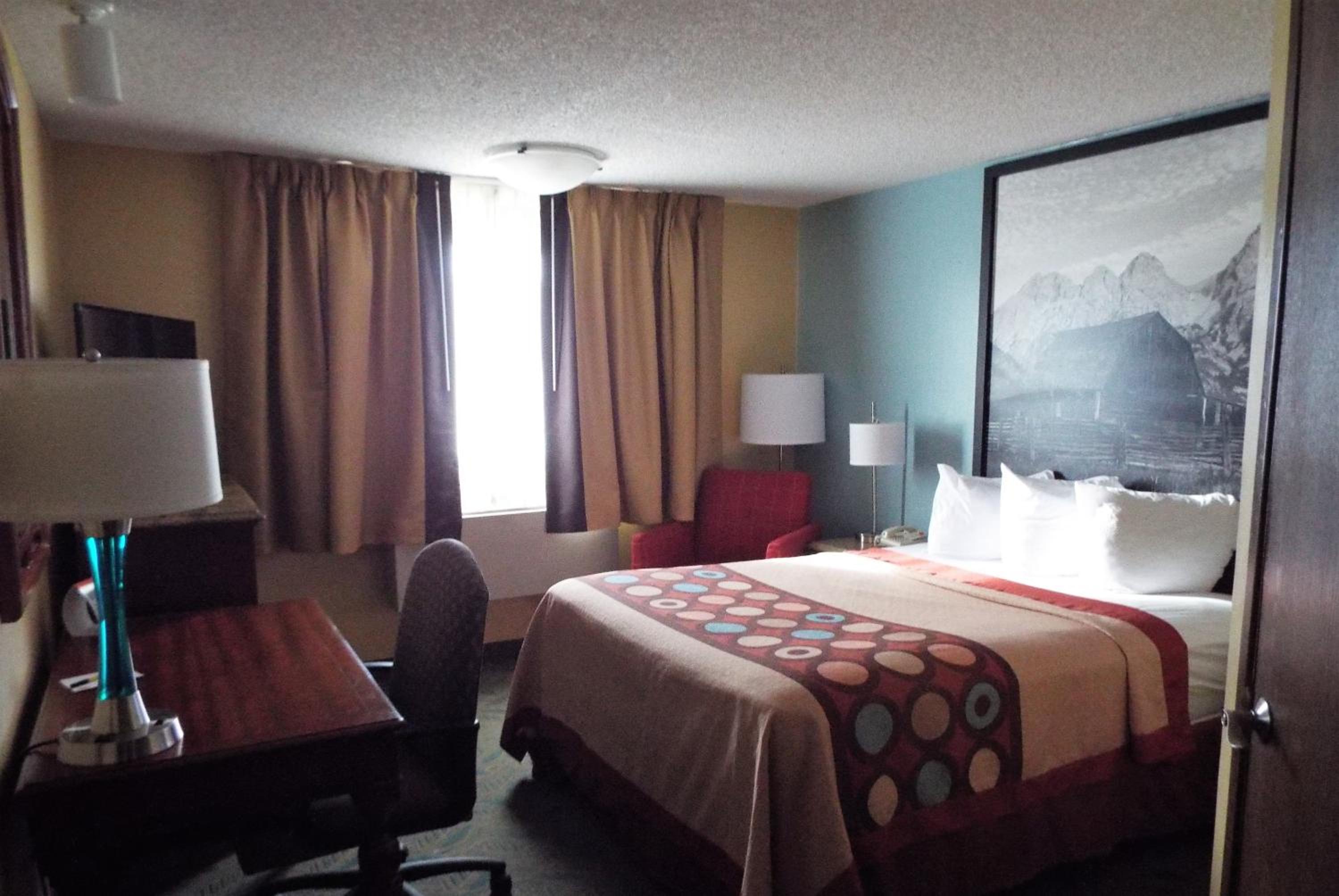 King Room - Non-Smoking photo 2
