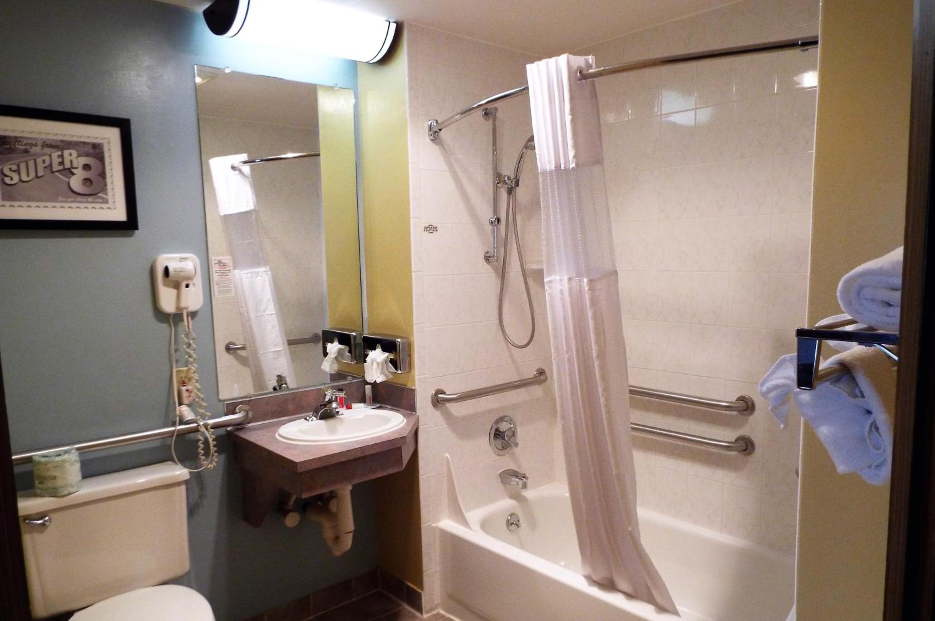 Queen Room - Disability Access/Non-Smoking photo 2