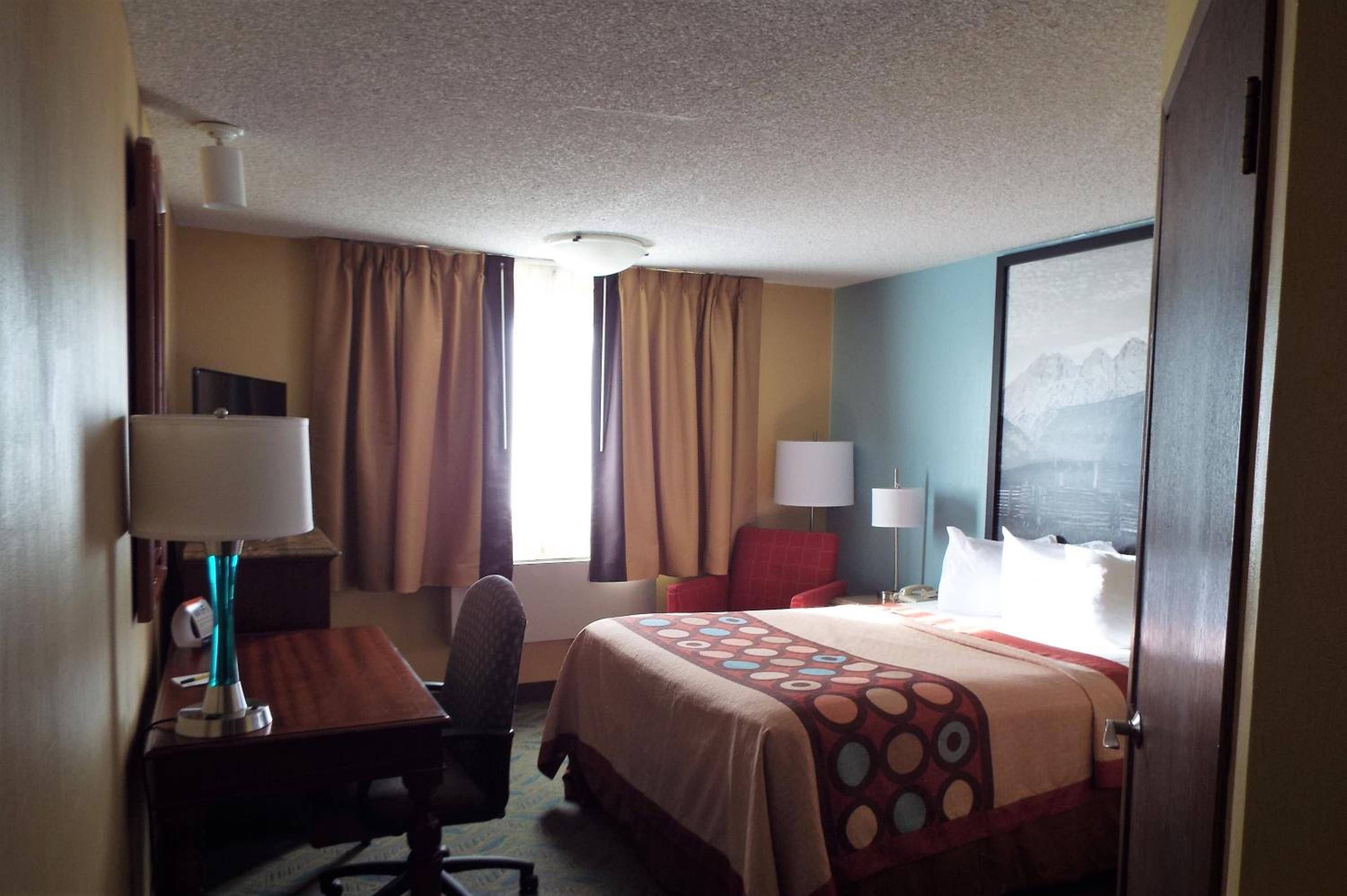 King Room - Non-Smoking photo 3