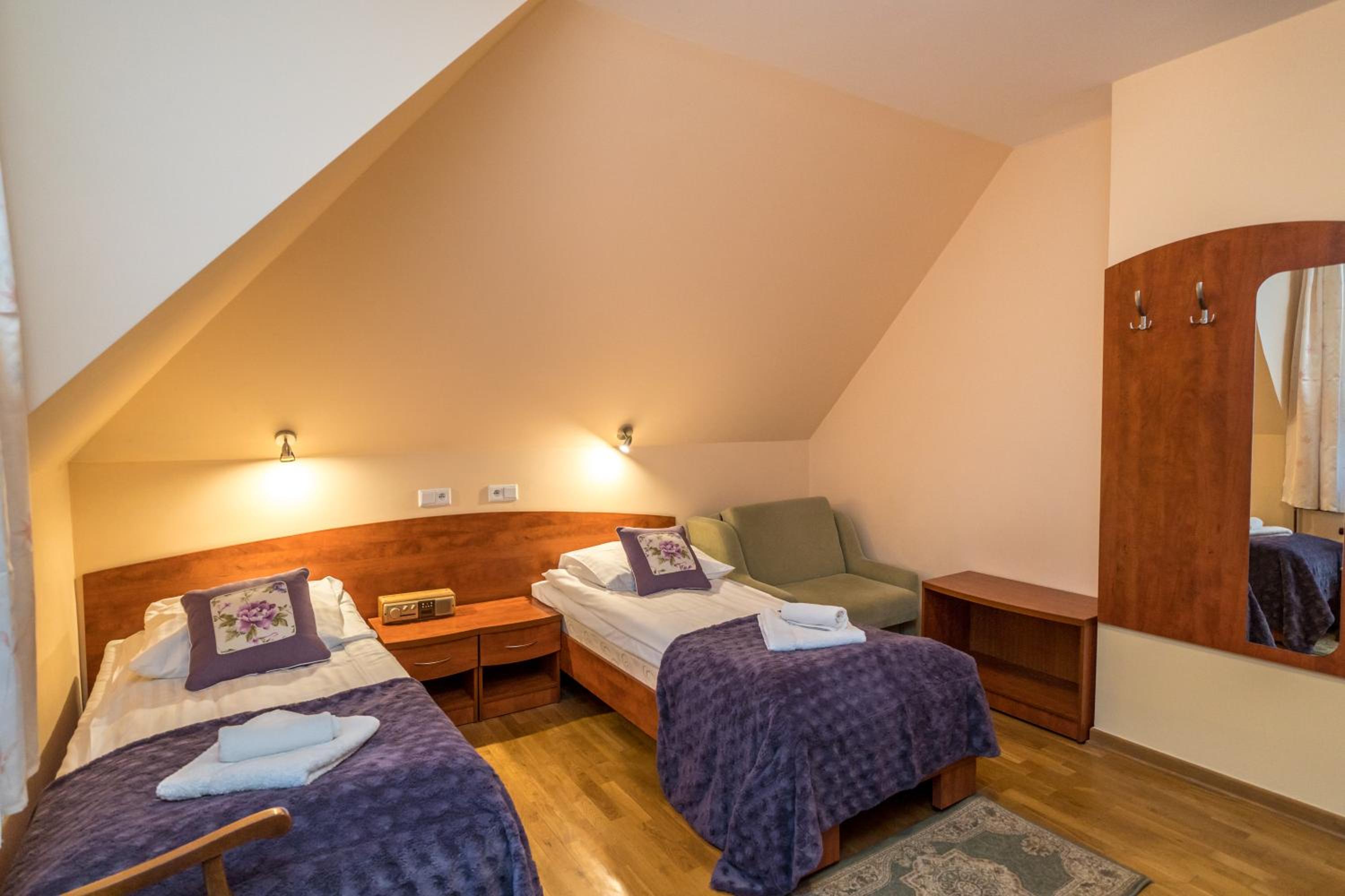 Quadruple Room with Private Bathroom