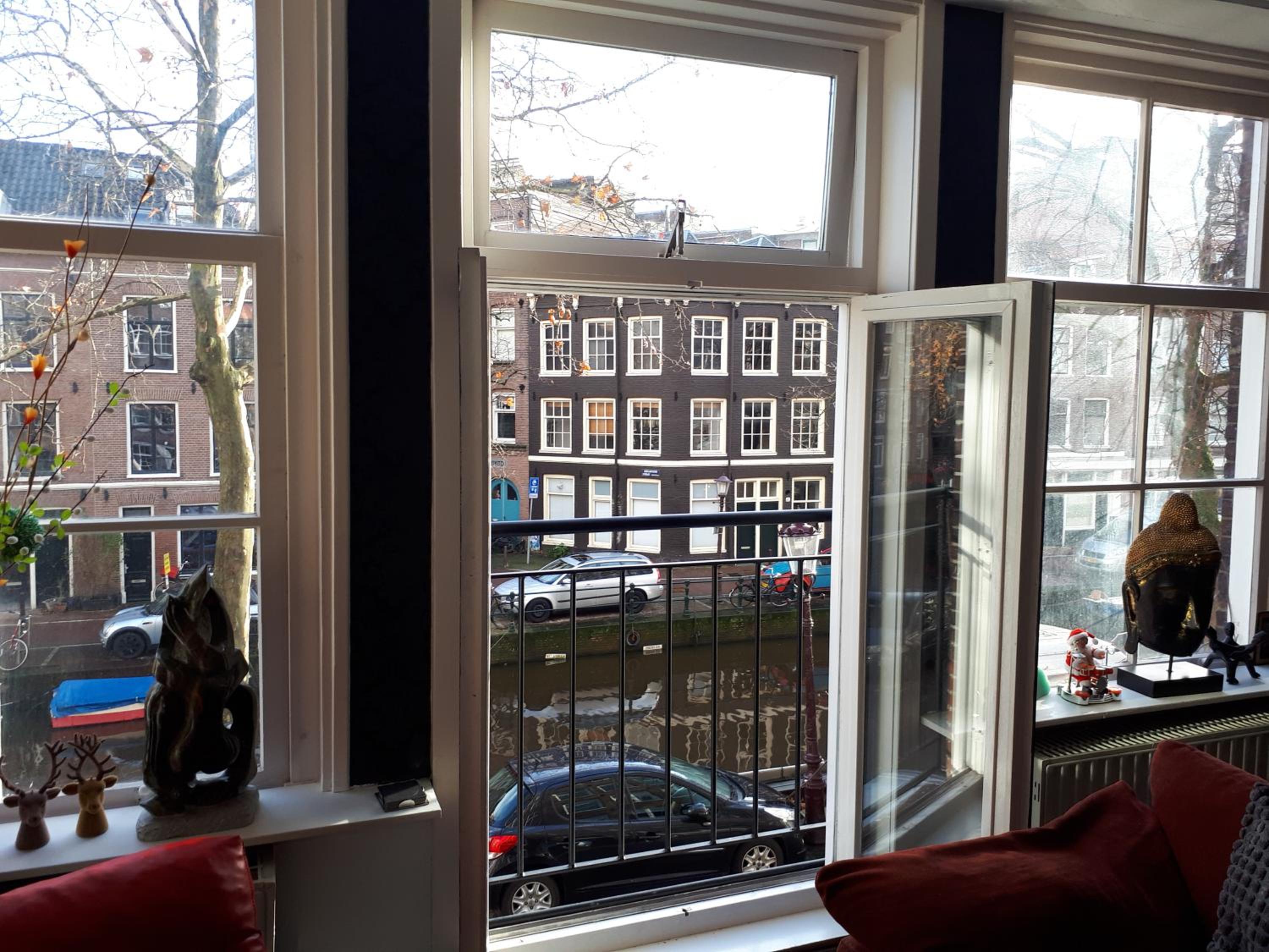 Apartment with Balcony photo 3