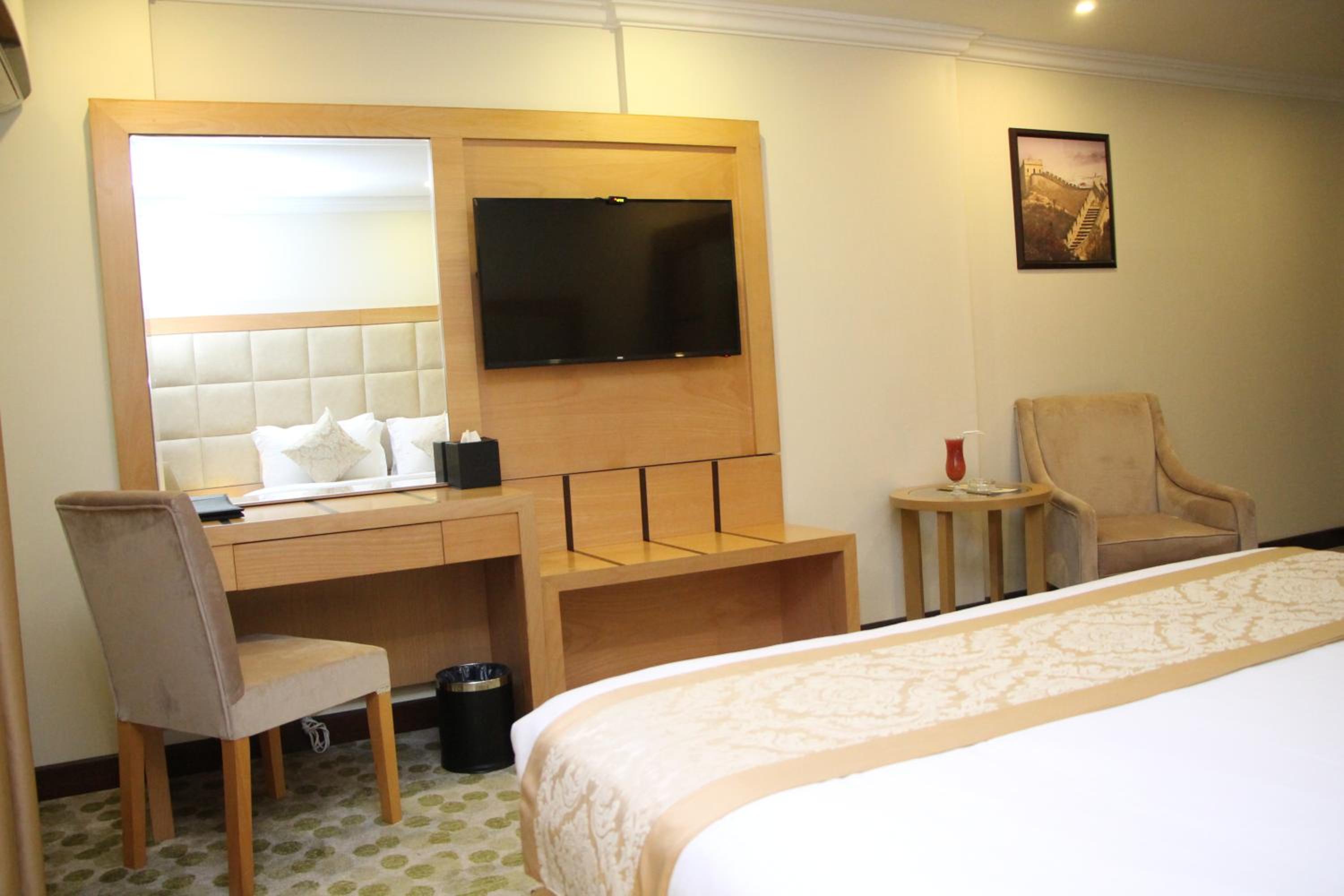 Standard King Room photo 3