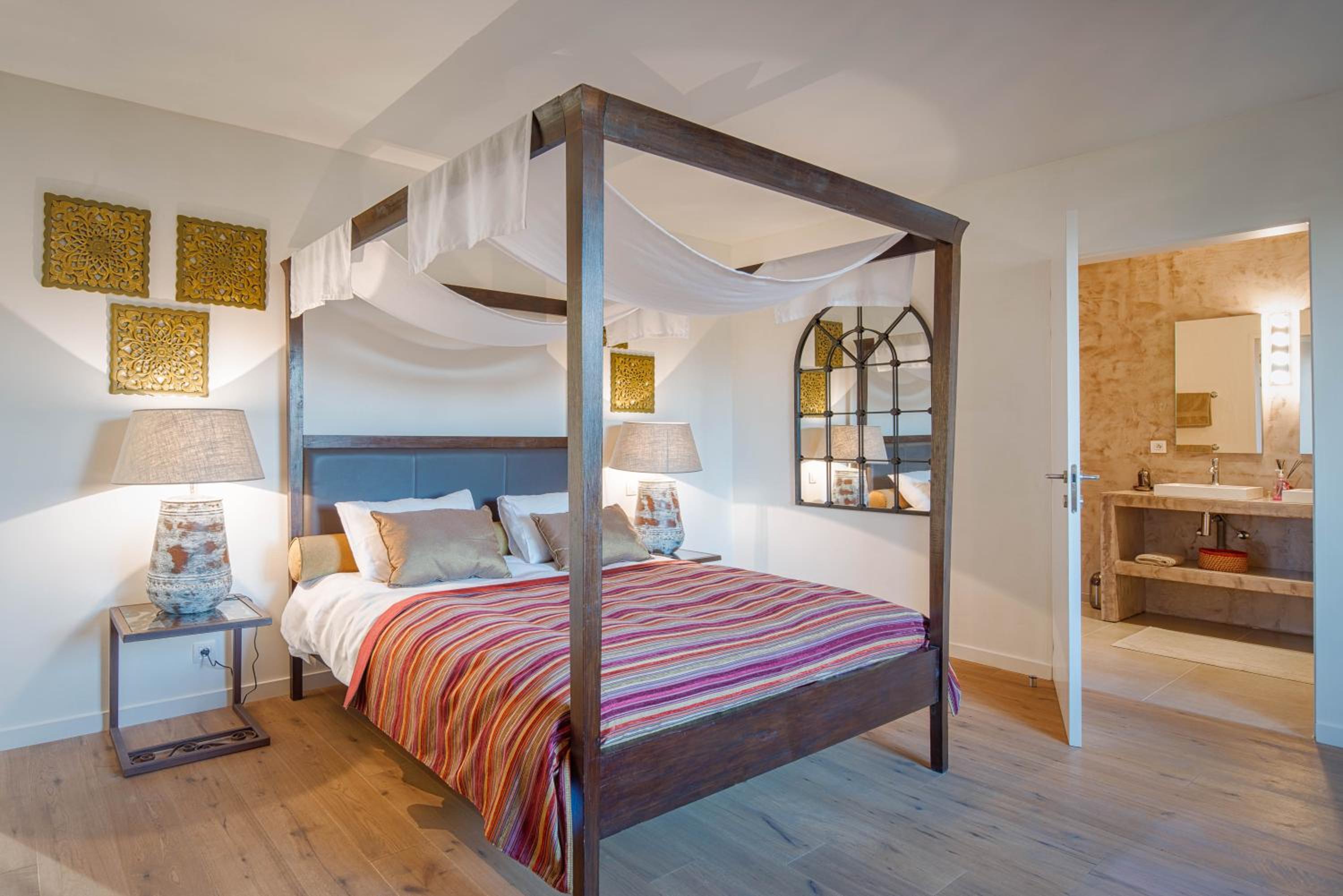 Deluxe King Room photo 1