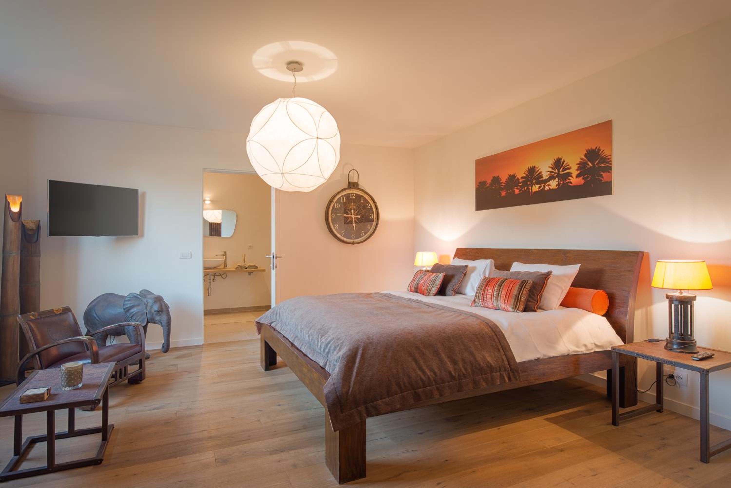 Deluxe King Room photo 1